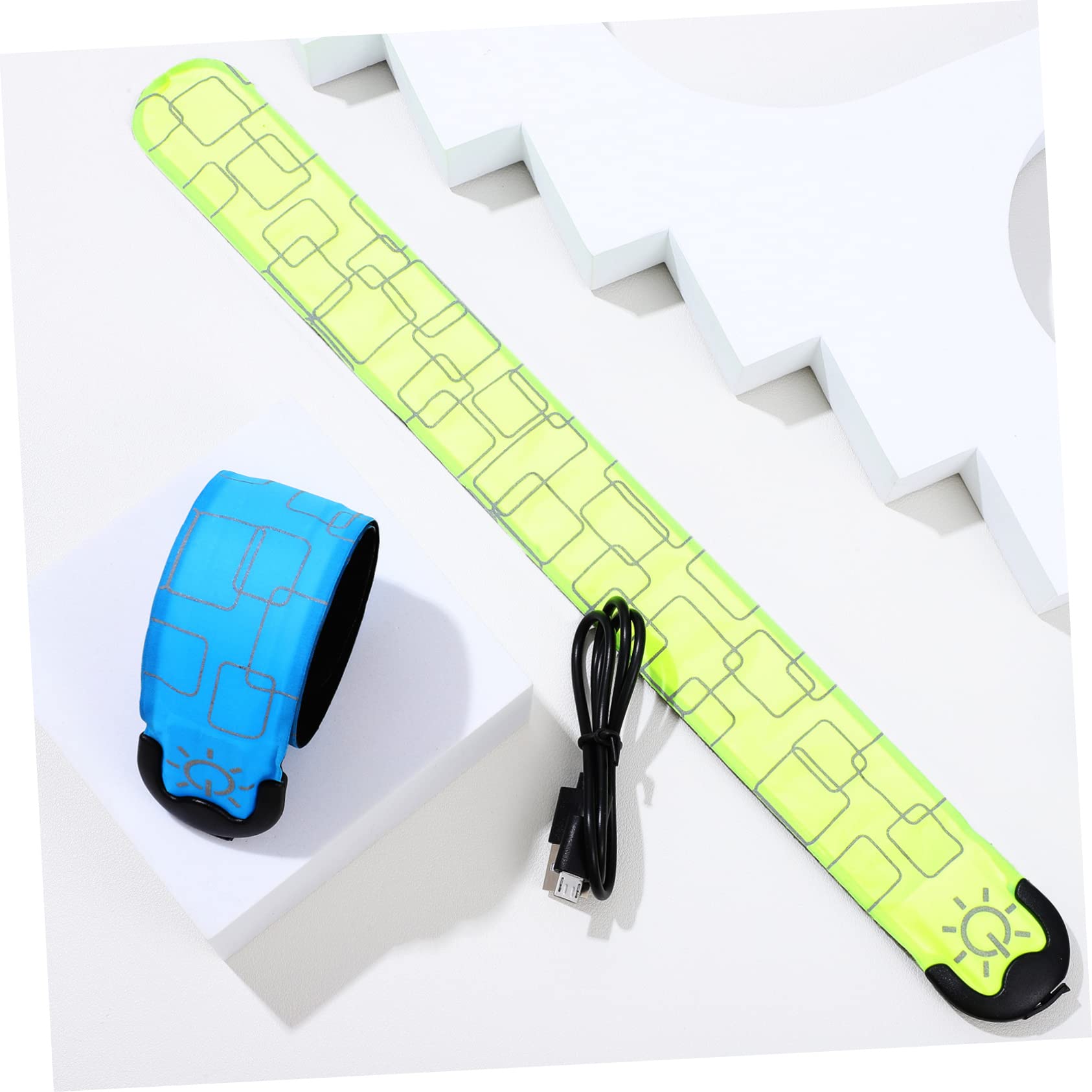Hemobllo 4 Pièces Bracelets LED Rechargeables Haute Visibilité Bracelets Lumineux Slap pour Course Jogging avec Modes Déclairage Adaptés à Âges Vert et Bleu