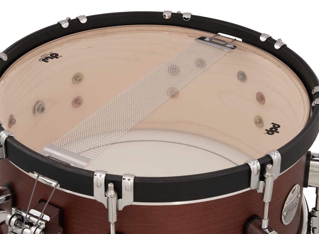 Pacific Drums Concept Classic Snare, 35,6 cm x 16,5 cm, finitura Ox Blood, cerchi in legno finitura ebano | Caratteristiche: look moderno e classico con fusti in acero e cerchi contrapposti