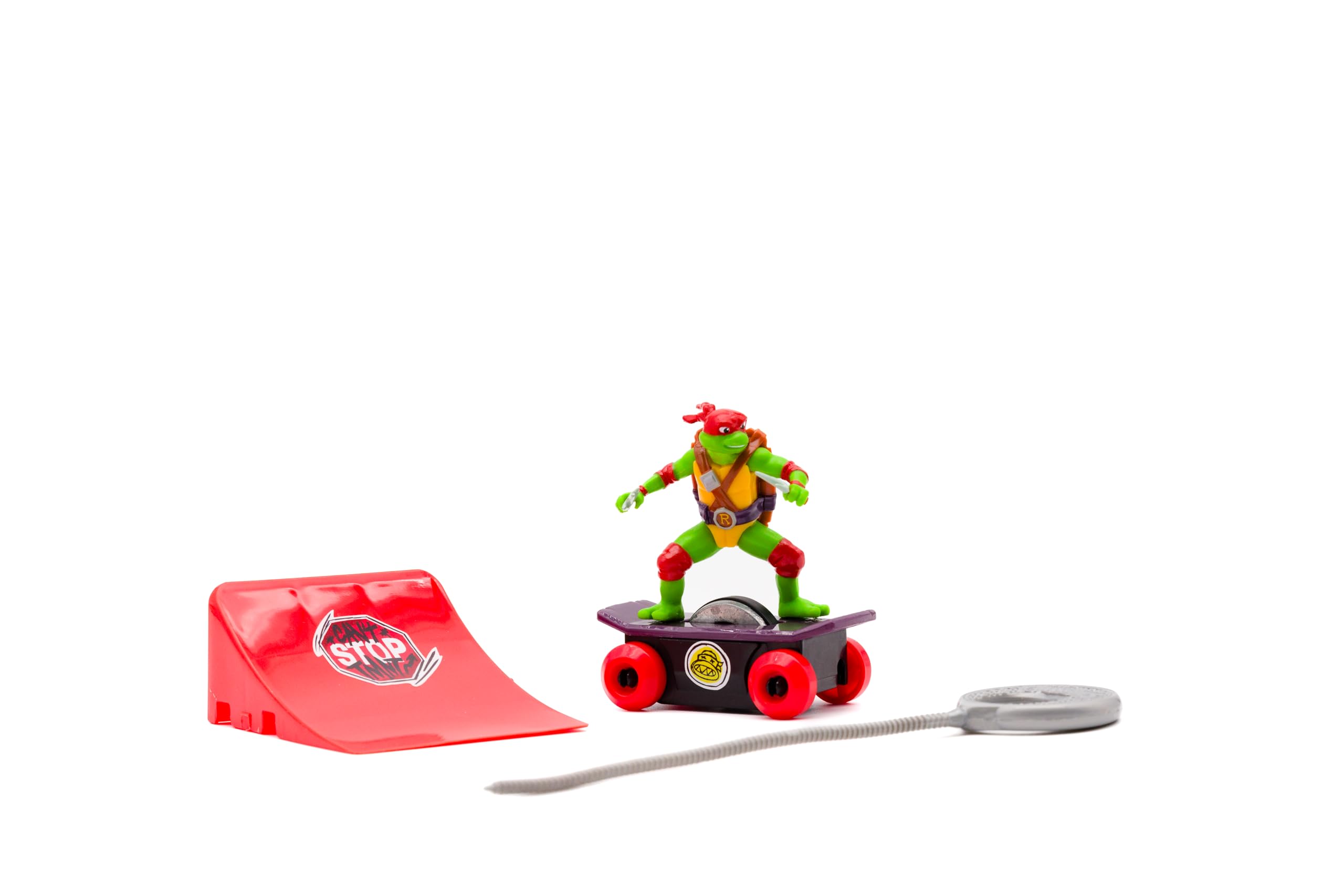 Teenage Mutant Ninja Turtles Toy, Raph Rippin Turtle Racers Rip-Cord Powered Skateboard, with Ramp Stunt Accessory, Mutant Mayhem Collectible Skateboard Toys for Kids, Ages 3+