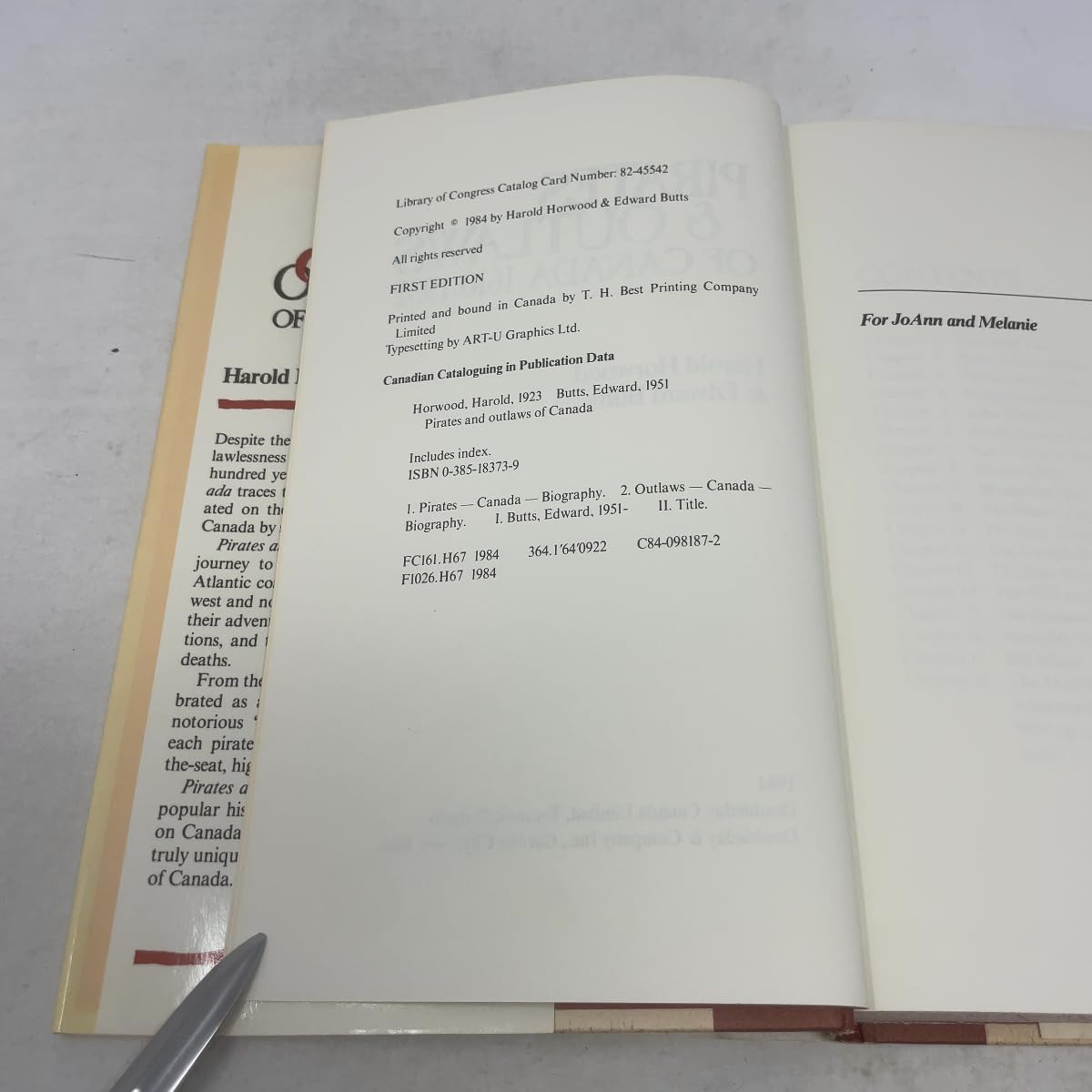 Pirates and Outlaws of Canada 1610-1932 [Hardcover] Horwood, Harold & Butts, Ed - PT04