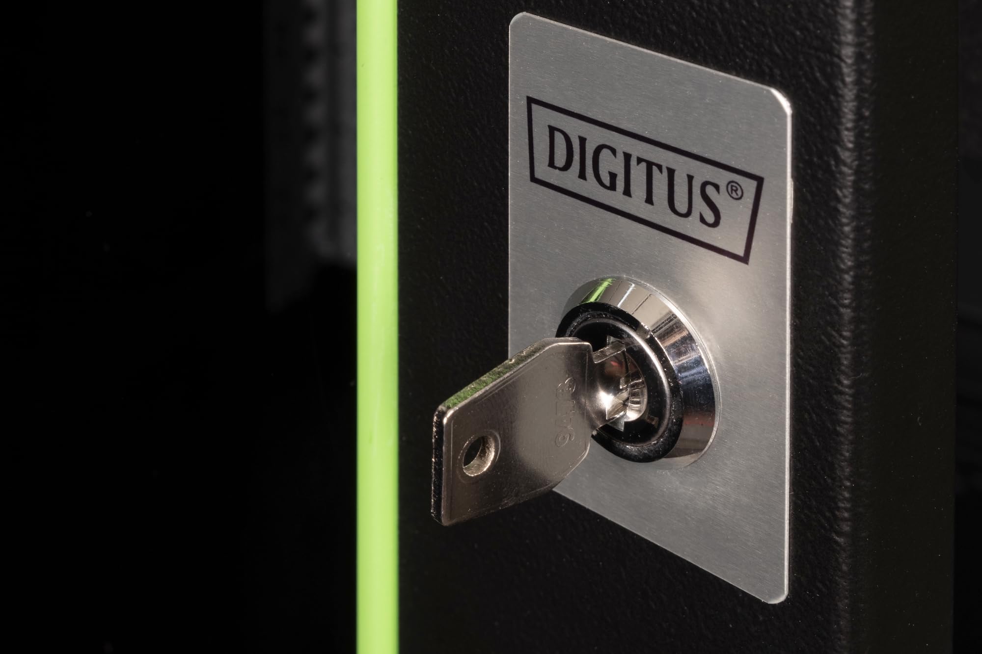 DIGITUS Armadio di rete 16U 19" Rack 600x600 mm Montaggio a parete Porta vetro IP20 Nero