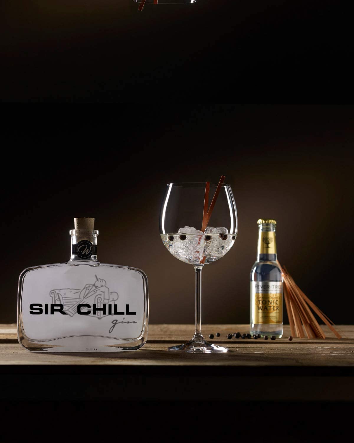 SIR CHILL Gin - Belgischer Premium Dry Gin (1 x 0,5 l) in markanter Glasflasche mit Korkverschluss, Handcraftet - 37,5% vol. Alkohol.