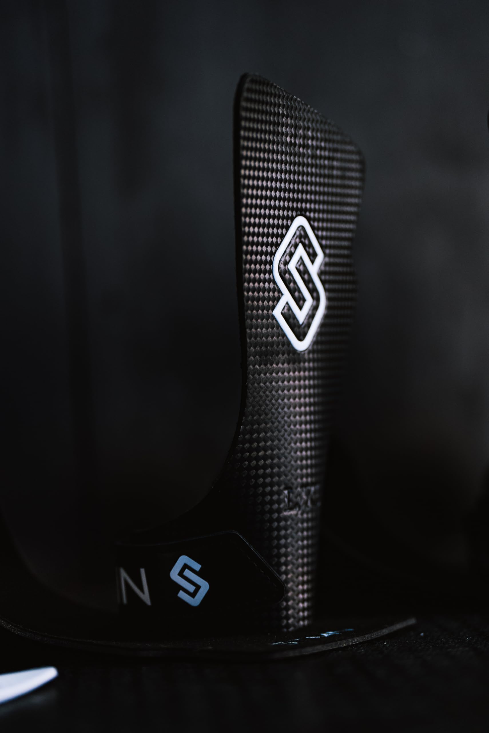 STMN Fitness Paracalli Carbon Black Grip Ultra Resistente Texture Carbon con Magnesite Protezione Mani Cross Training Calisthenics Sbarre Ruvide