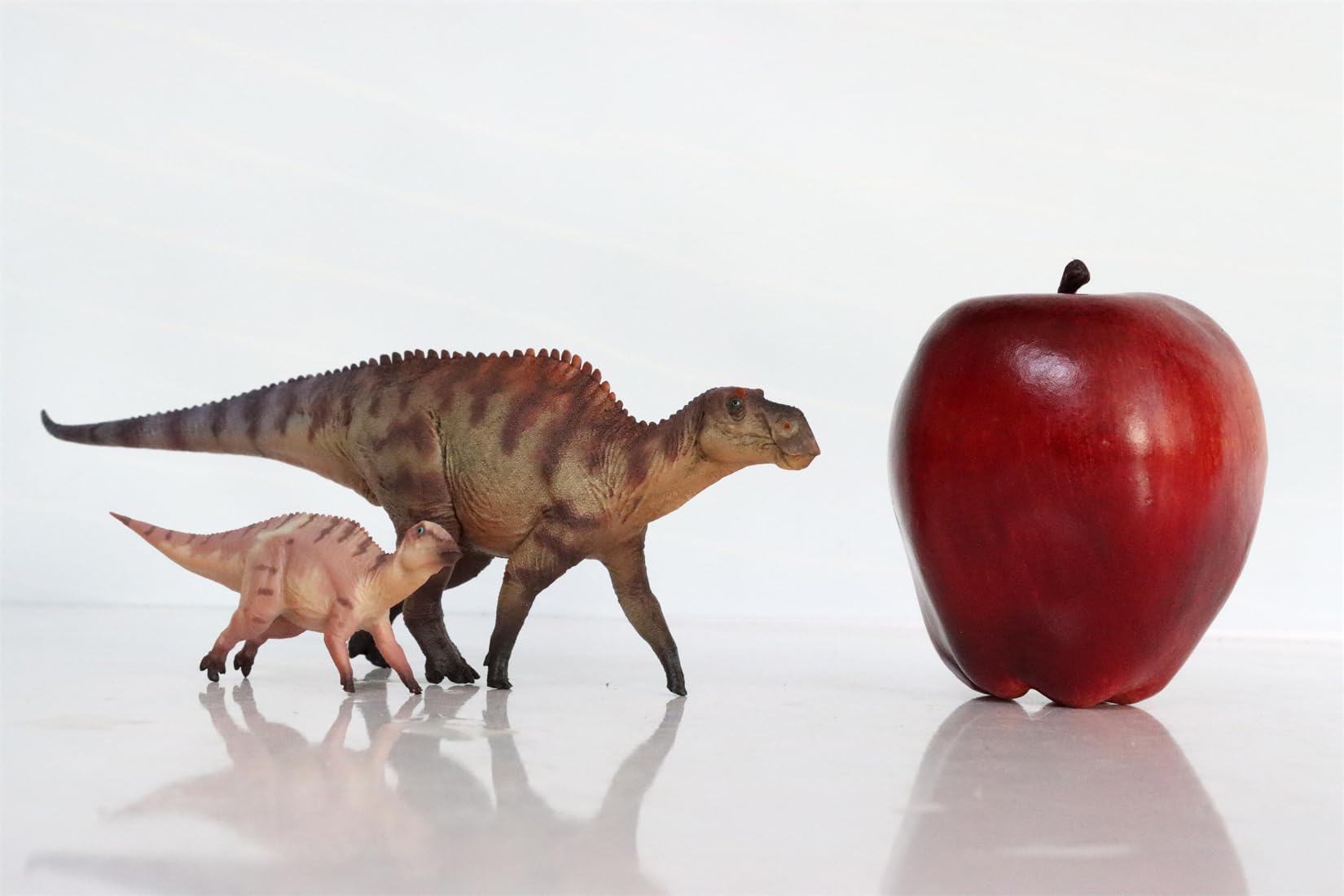 AMITD Figura de acción de dinosaurio de Maiasaura Mother and Son a escala 1:35 (rojo con caja)