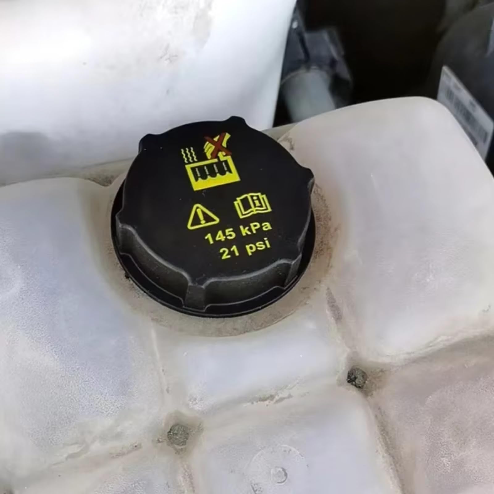 Compatible con Fiesta 2014 2015 2016 2017 2018 DG938101AA Tapa del depósito de expansión del refrigerante del radiador