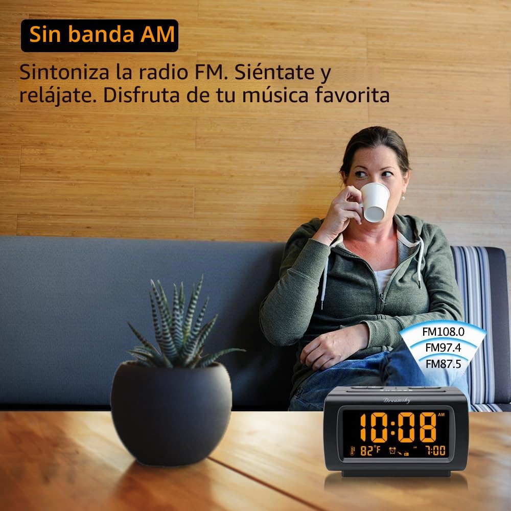 DreamSky Reloj despertador con radio FM, puerto USB para carga