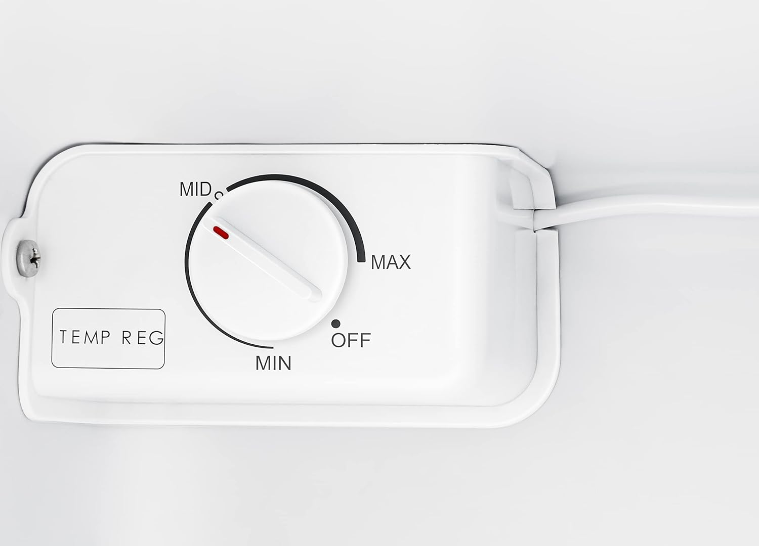 Close-up of the refrigerator's mechanical temperature control dial