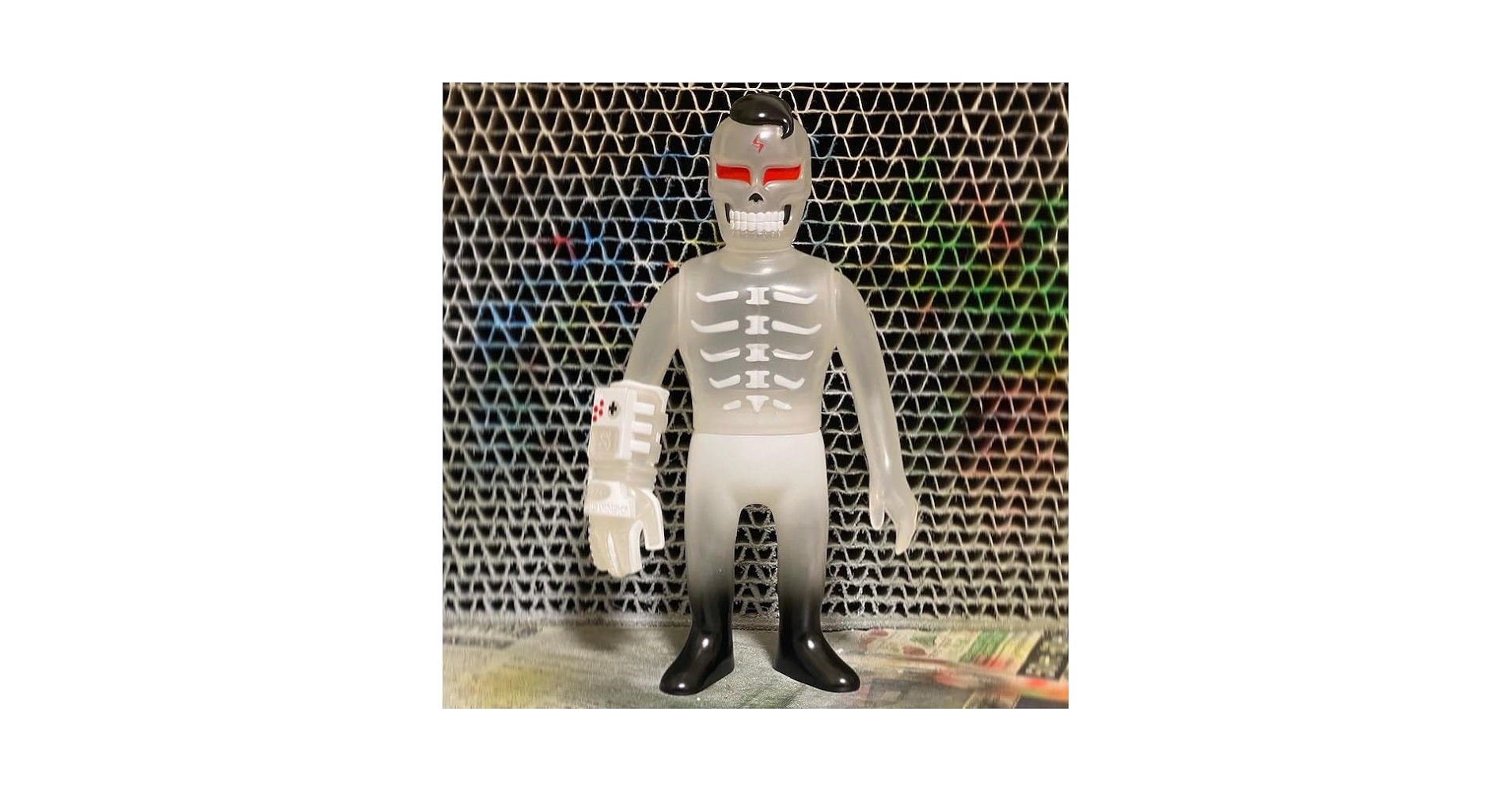 Amazon.co.jp: ガイツ スカルトイズ 紫外線 変色ver. SKULL TOYS
