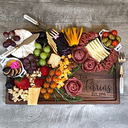Tabla de cortar rectangular personalizada de nogal, 11"x17" con surco para jugos miniatura 3