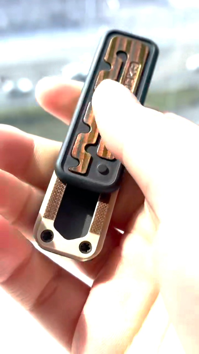 Amazon.co.jp: 小さなヘビ型EDCフィジェットスライダージルコニウム