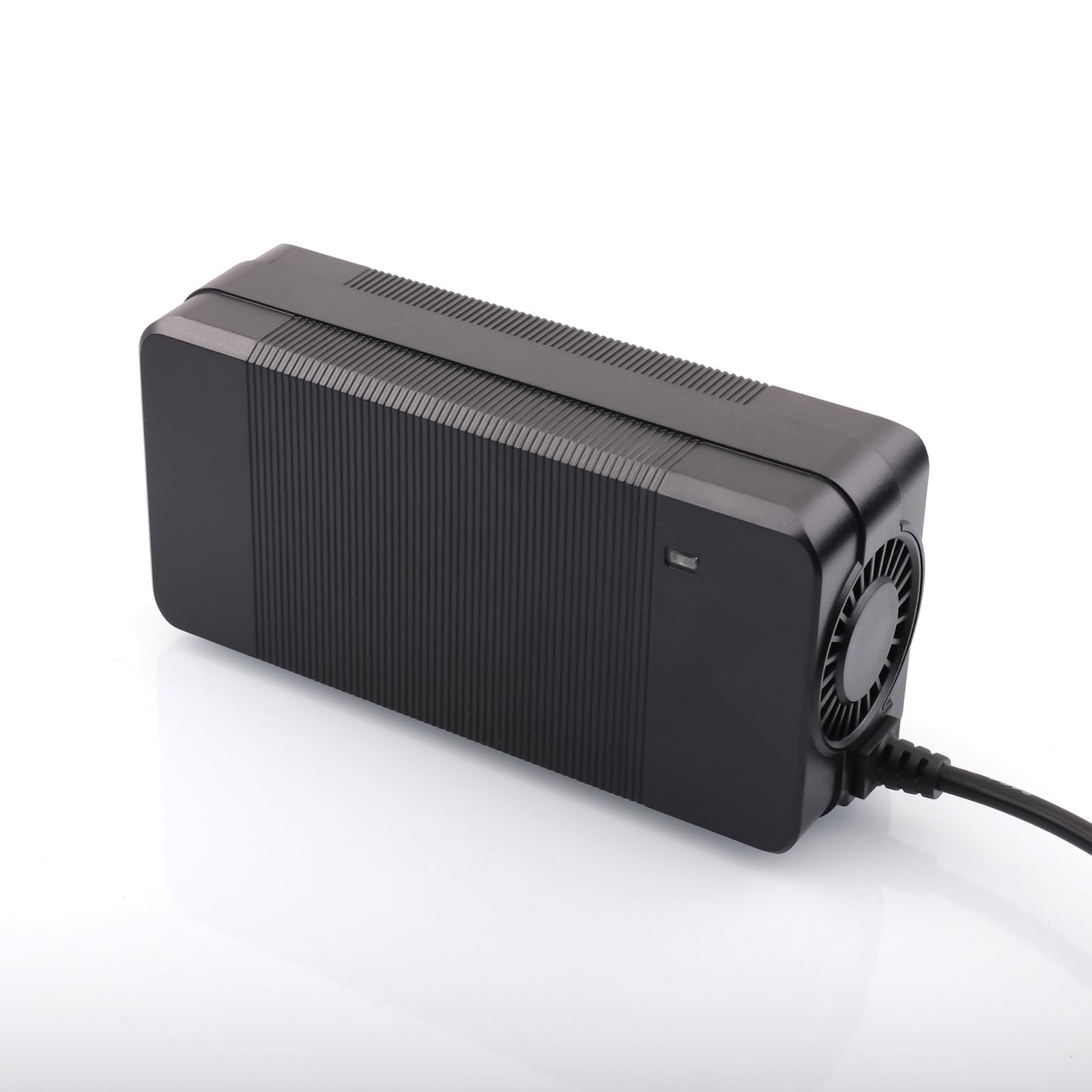 Caricatore per batteria da 54,6 V Caricatore della batteria 48V al litio Caricabatteria per Bici elettrica Scooter Gx16 Connettore