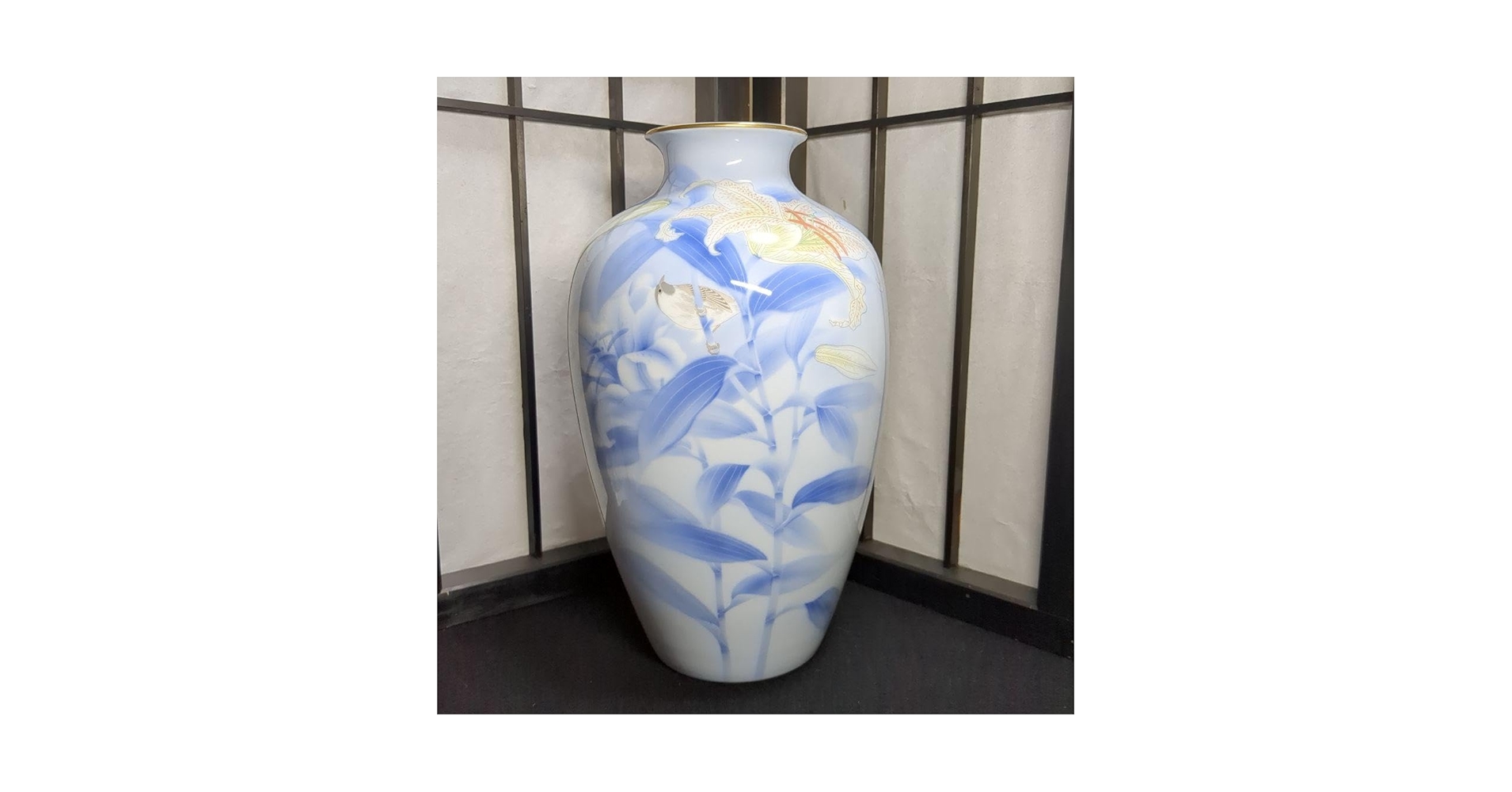 Y914 宮内庁御用達 深川製磁 官窯染付 花鳥紋花瓶 高さ38㎝ Amazon.co.jp: 深川製磁 宮内庁御用達 官窯染付 花鳥紋百合に雀 花瓶1