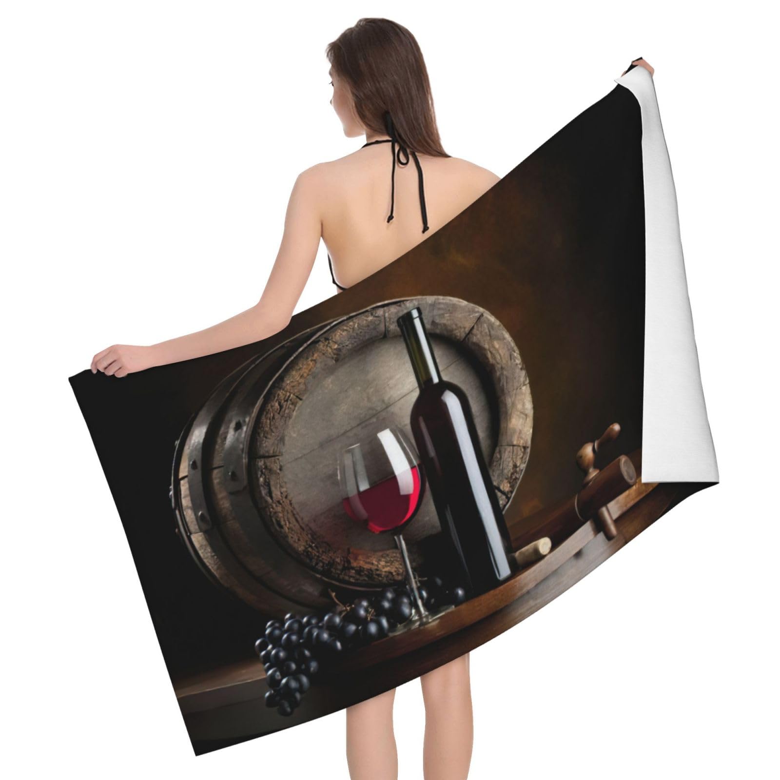 Bouteille de vin rouge en verre fini le sable collant en camping sauvage