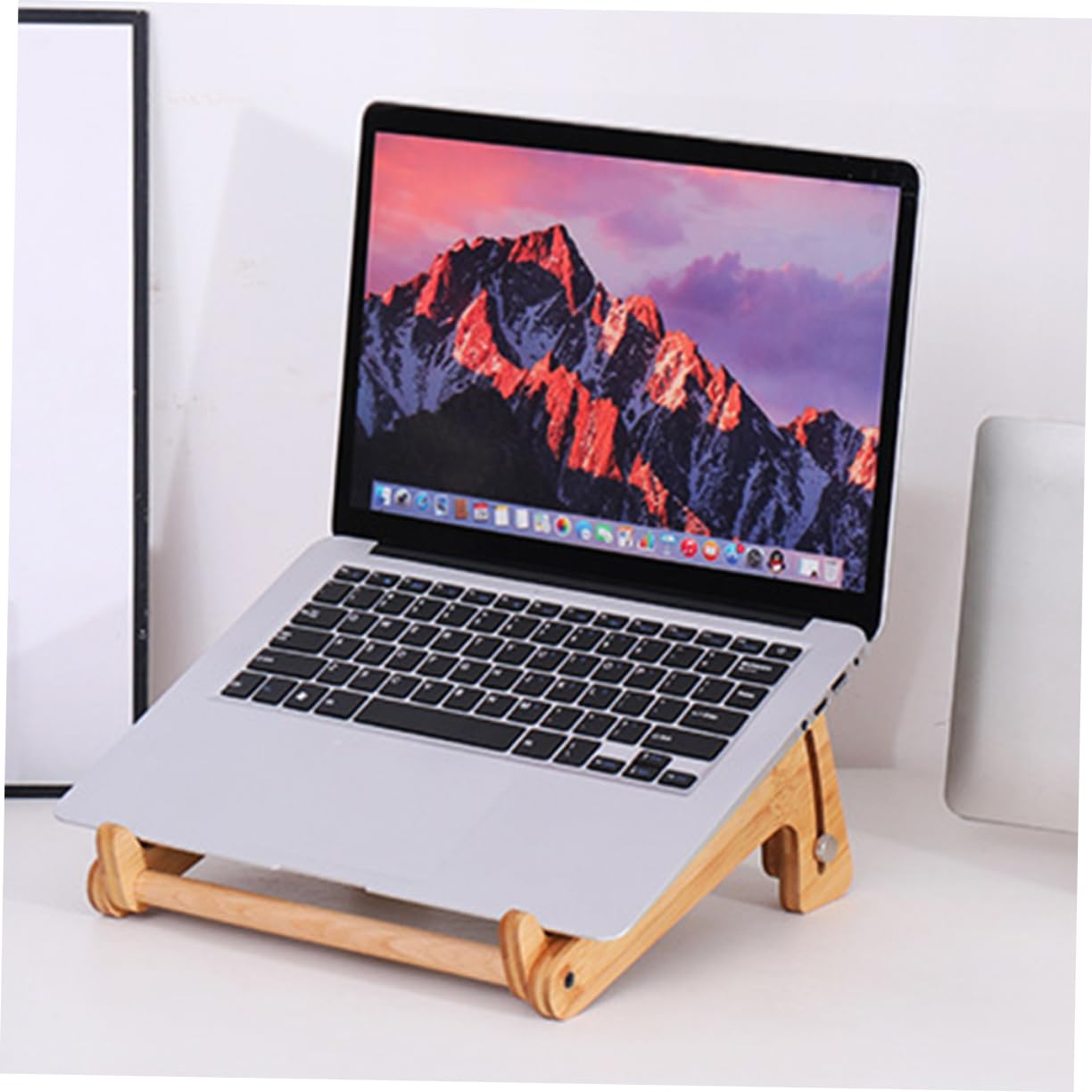 Supporto per Laptop in Legno Beige Altezza Regolabile, Design Cavo e Angoli Arrotondati, Scrivania Portatile per Laptop per Casa e Ufficio