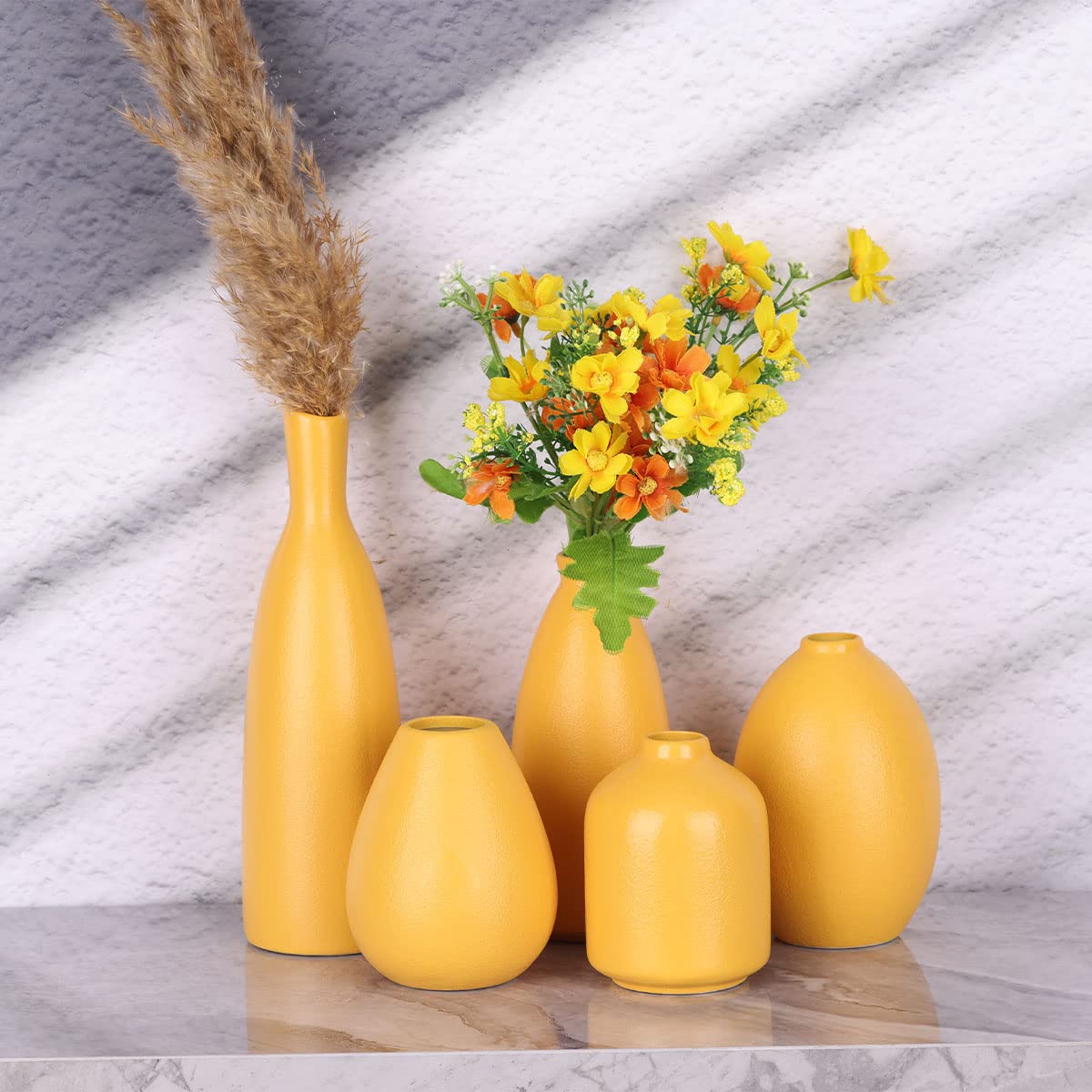 Gelbe Keramik Knospen Vasen Set von 5, Bauernhaus Dekor, Kamindekor, Kaminsims & Regal Dekor, Heimdekoration für Wohnzimmer, Eingang, Badezimmer & Büro, Couchtischdekoration, Knospenvasen Bulk