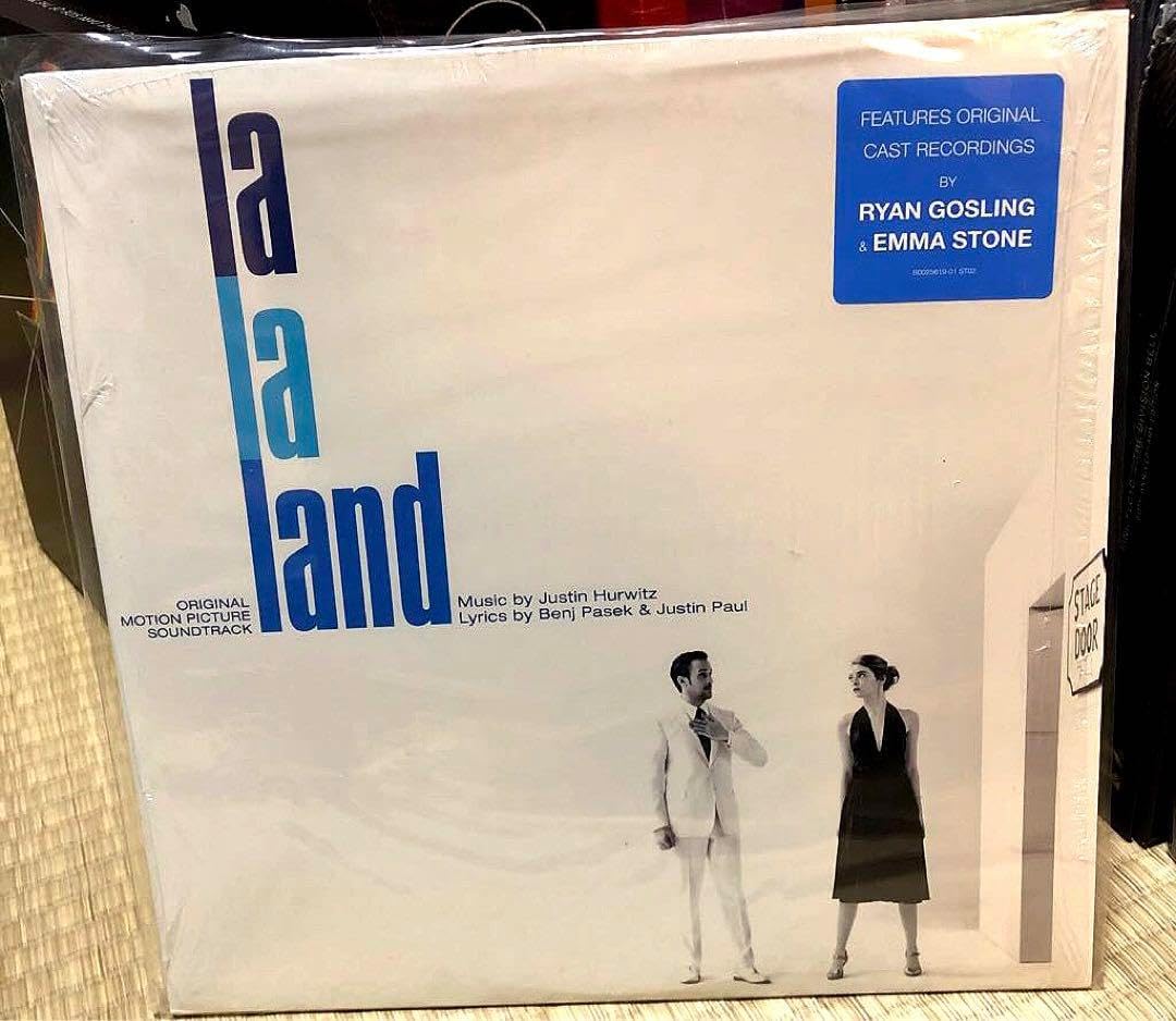 今敏監督作品 パプリカ Tシャツ・アクリルスタンド・キーホルダー等