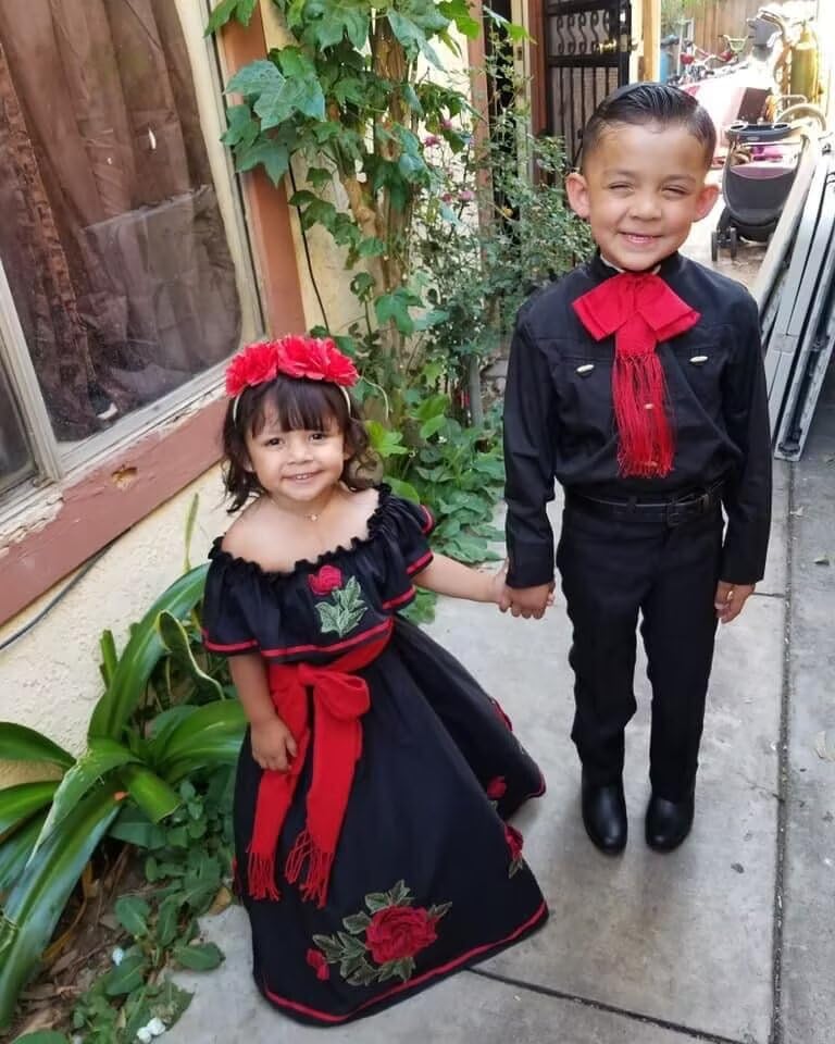 Flower Embroidered Mexican Mini Quinceanera Dresses for Little Girls Pageant Ball Gown Dress Off Shoulder4