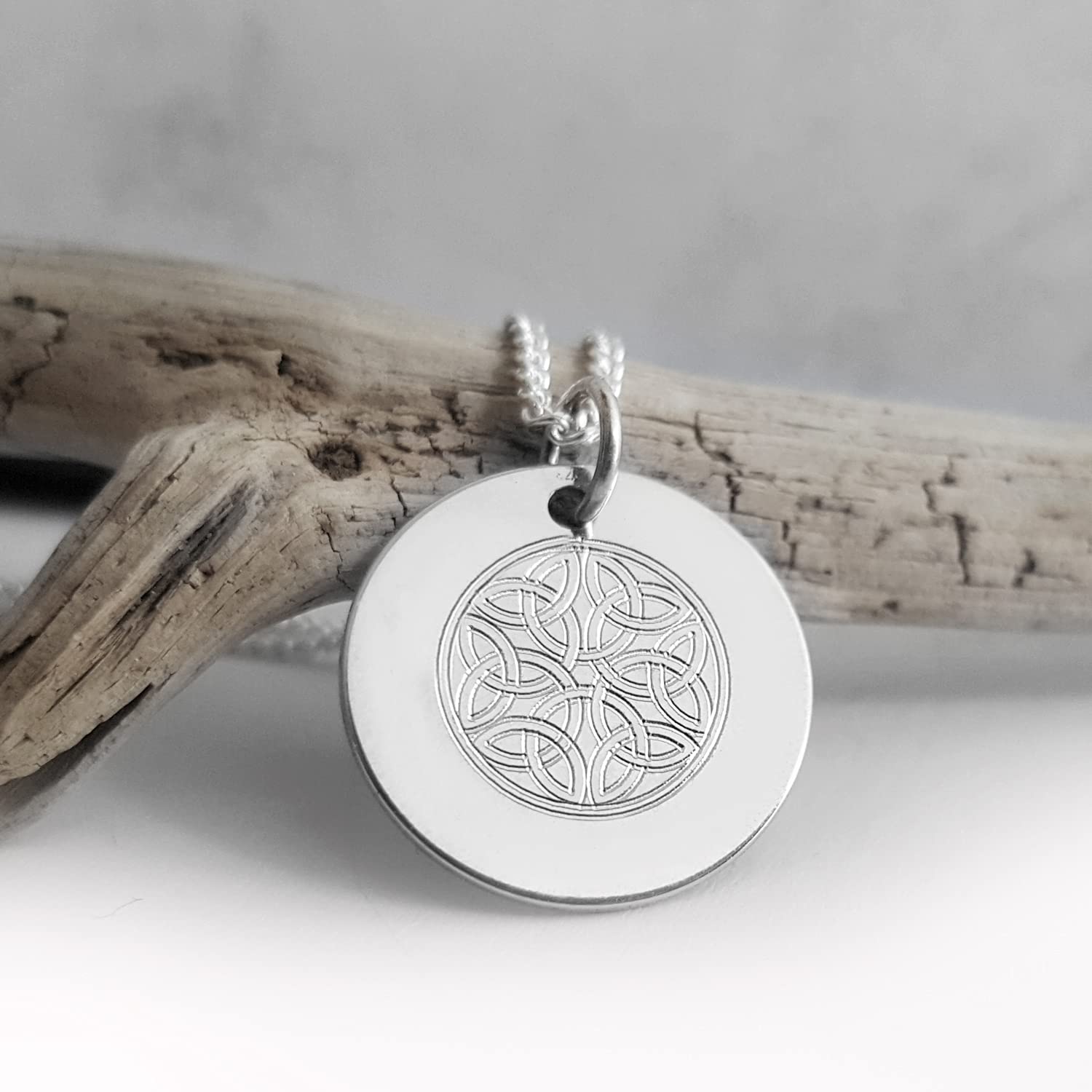 Keltischer Knoten Anhänger mit Gravur, 925 Silber Halskette