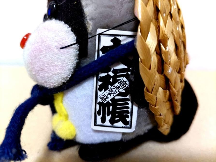 Amazon.co.jp: 昭和レトロぬいぐるみ編み笠たぬきぶ?らぶら : おもちゃ