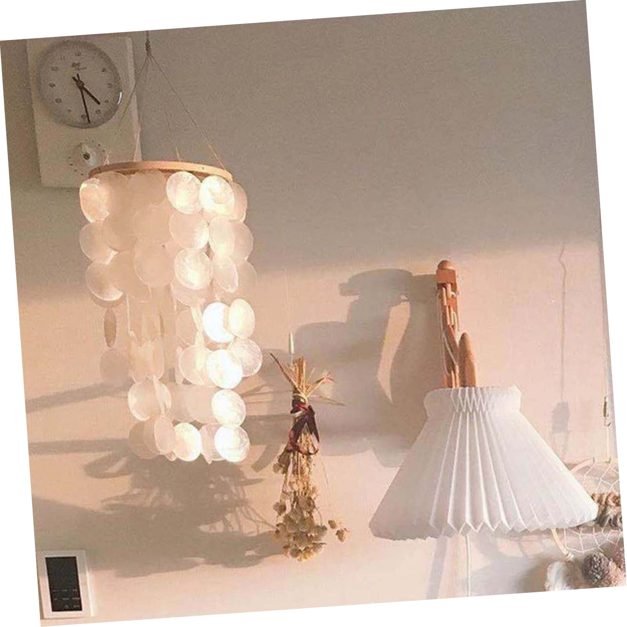 Campanello a Vento Conchiglie, Decorazione Appesa Delicata | Cerchio in Legno e Conchiglie, Design Naturale e Creativo, Accessori per Mare e Ornamenti Giardino per Esterno