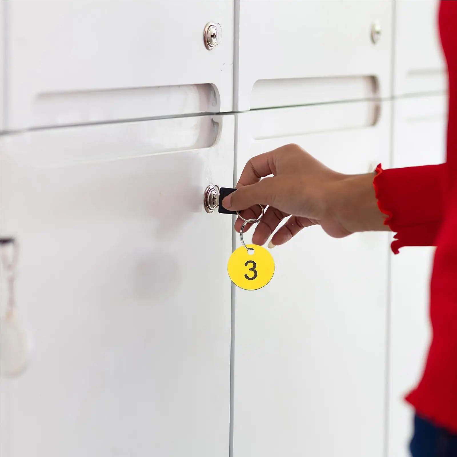 100 etichette in plastica numerate con fori rotondi, portachiavi, identificativi for palestra, saune, hotel, scuola, ufficio per Hotel Uffici Valigie(Yellow)