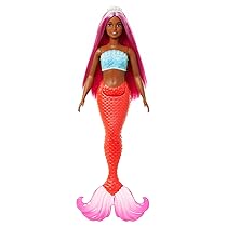 Barbie – Sirena, bambola capelli e cerchietto fantasia magenta, silhouette curvy con corpetto ispirato alle conchiglie e coda rossa tropicale, giocattolo per bambini, 3+ anni, HRR04