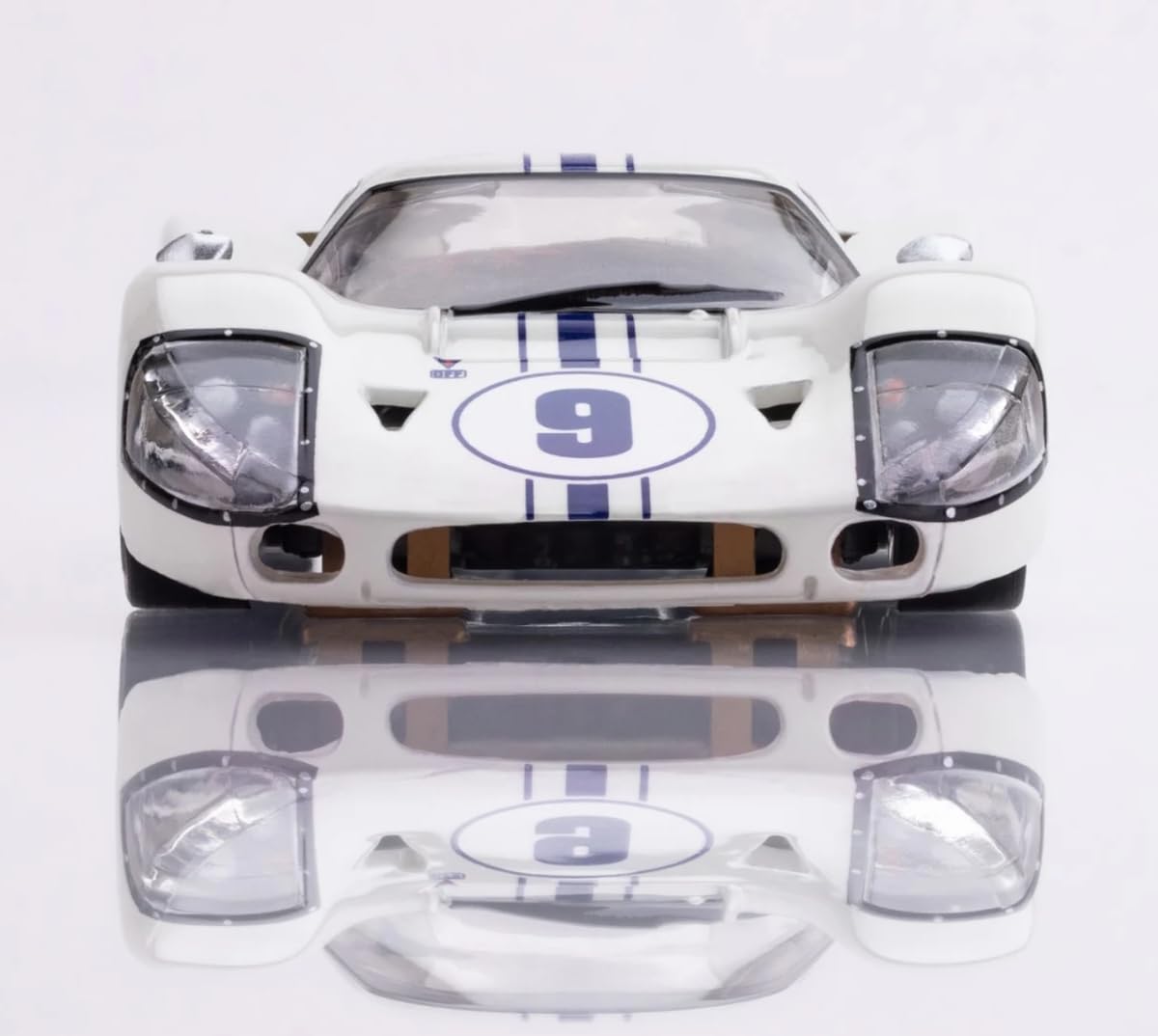 Amazon.com: AFX 22078 Ford GT40 Mark IV #9 White HO Slot Car