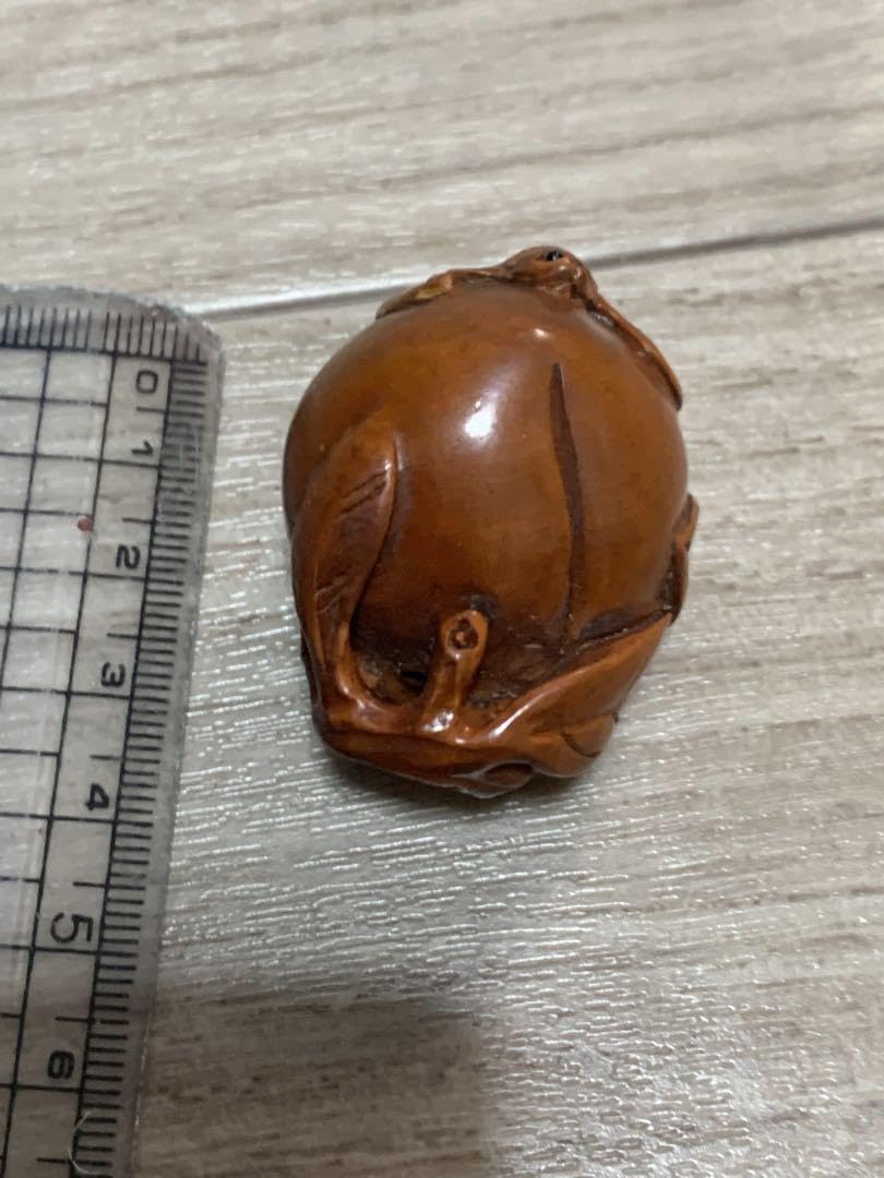 Amazon.co.jp: 根付 木彫 コウモリ 蝙蝠 桃 縁起物 在銘 : ホーム 