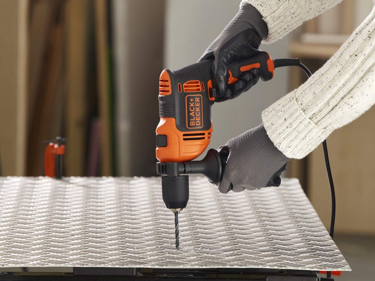 BLACK+DECKER BEH710SA32 Schlagbohrmaschine 710 W + Set 32 Zubehörteile zum Schrauben und Bohren + Transporttasche BEH710SA32-QS