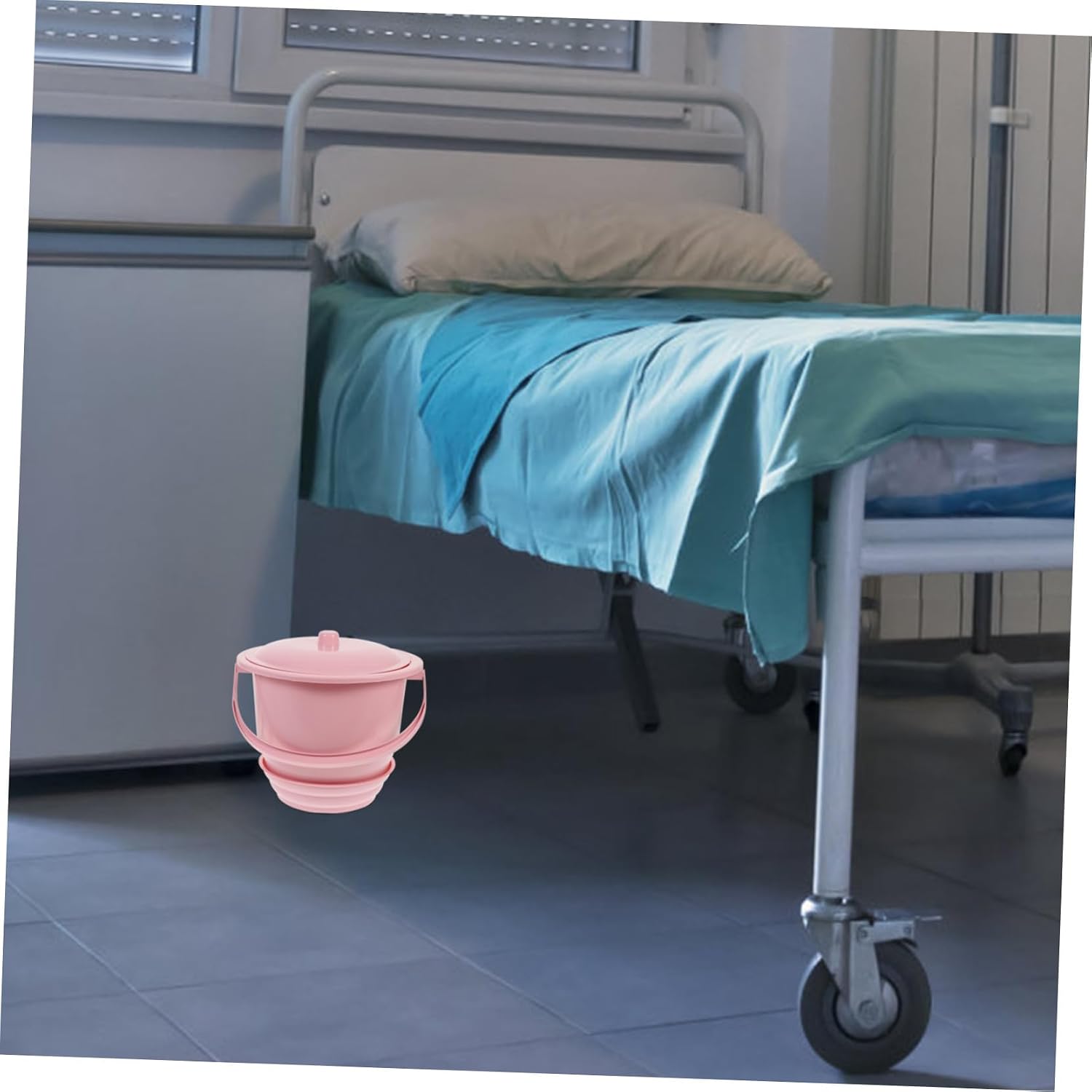 SHOWERORO Thickened Portable Urinal Bucket with Lid 1pcs Handheld Household Spittoon for Nighttime Use and Bedridden Patients