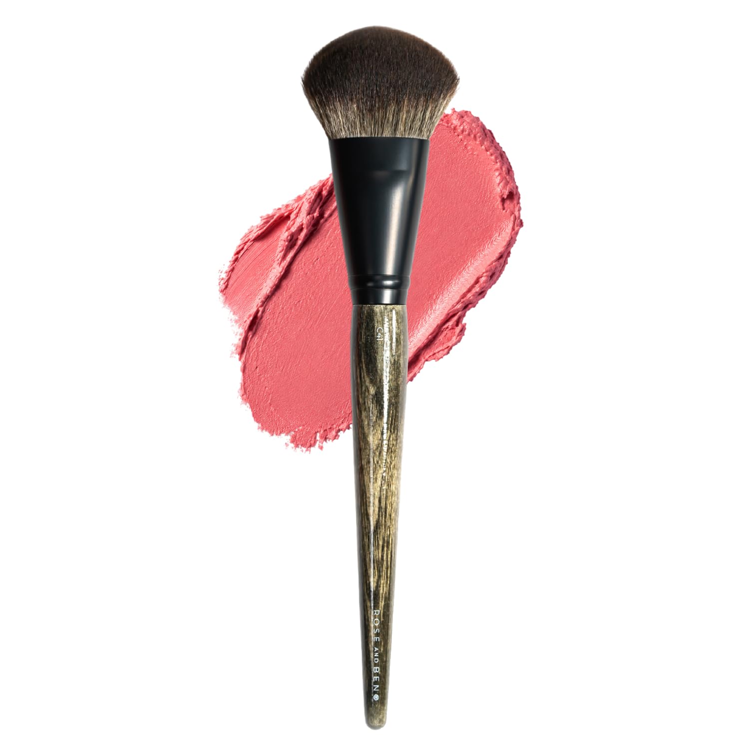 Rose and Ben Beauty Brocha para rubor, cepillo profesional para una aplicación de maquillaje impecable, no desprende pelo en ángulo y libre de crueldad animal para cosméticos prensados, en polvo y