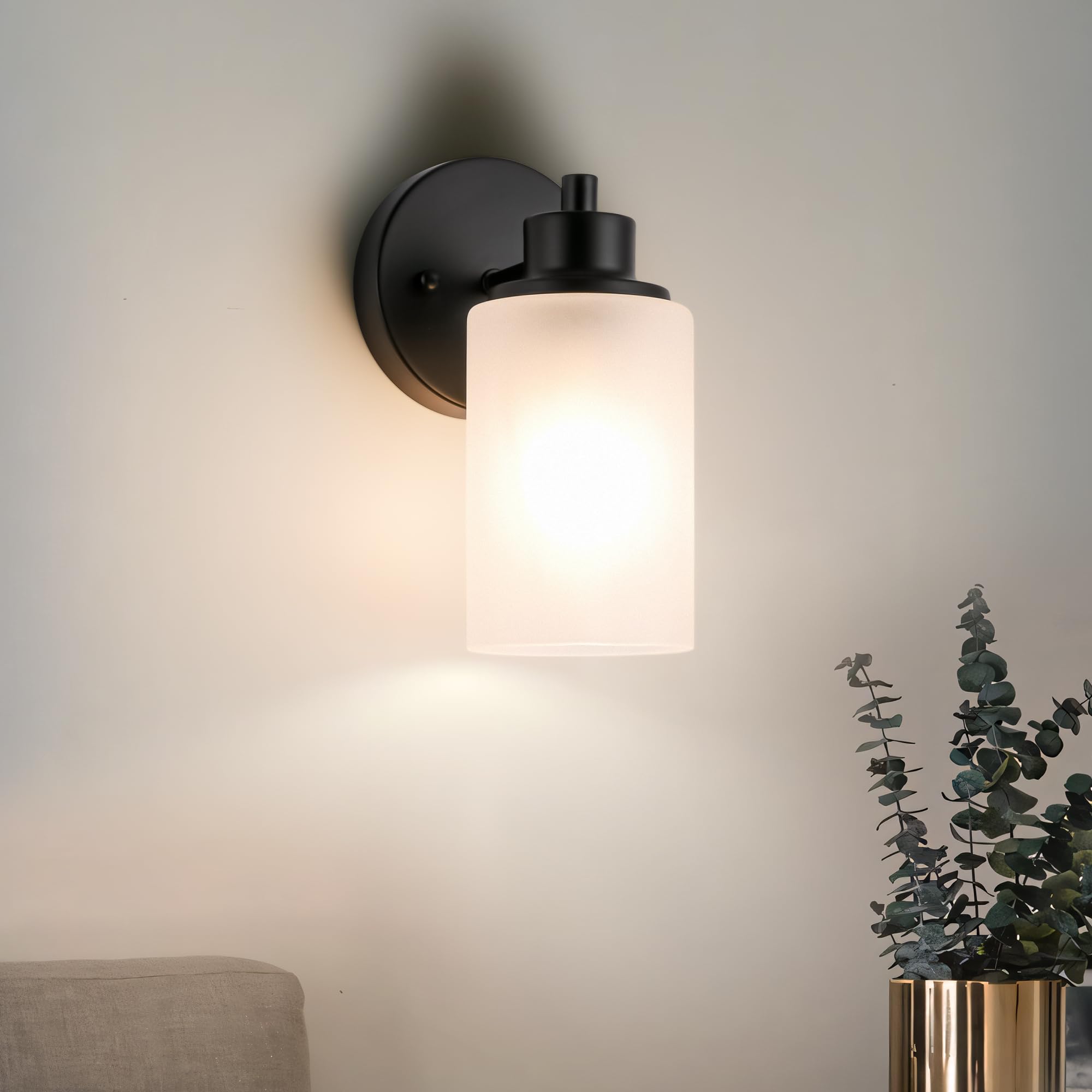 Paquete de 2 apliques de pared estilo granja, lámparas de tocador de baño negras para interiores con pantalla de vidrio esmerilado blanco, iluminación moderna para montar en la pared, lámpara base E26 5