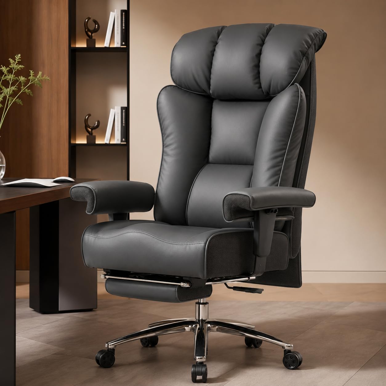 Efomao Bürostuhl, Executivesessel PU-Leder mit Integrierter Lendenwirbelstütze, Ergonomischer Chefsessel bis 200kg mit Ausziehbarer Fußstütze für Home Office, Höhenverstellbar