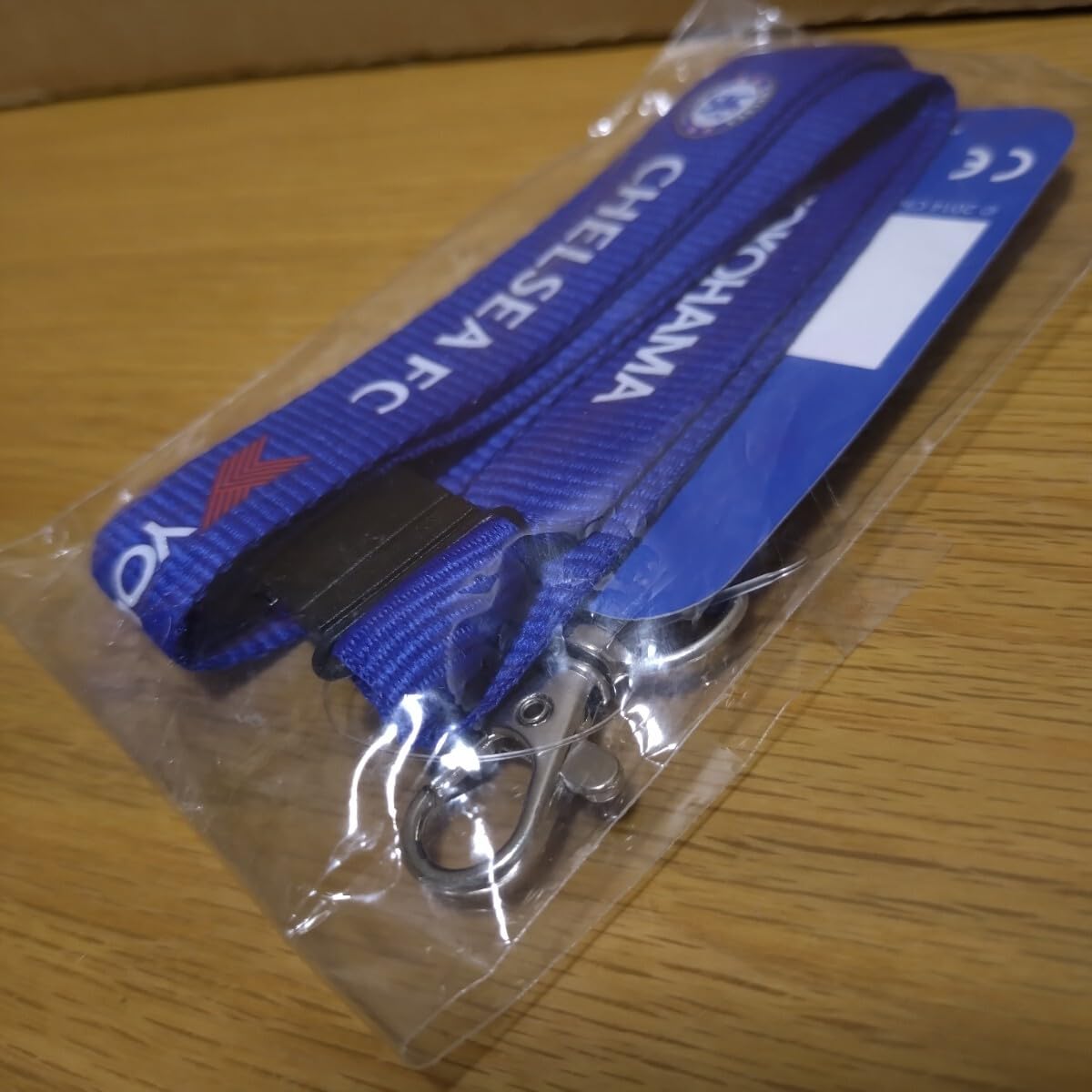 チェルシー　ヨコハマタイヤの記念アクセサリー Amazon.co.jp: TIRE ヨコハマタイヤ CHELSEA FC ネックストラップ