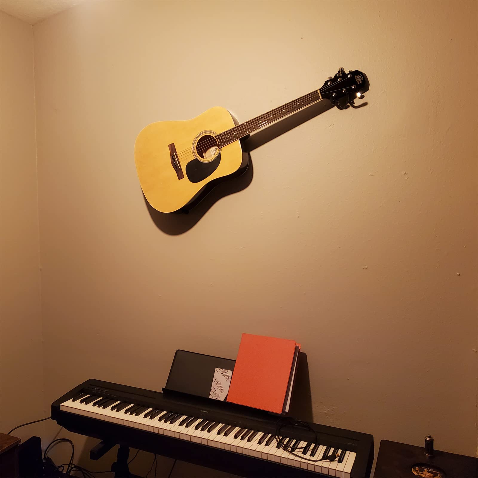 Pmsanzay Supporto orizzontale da parete per chitarra, confezione da 2 ganci da parete per chitarra, con viti, per ukulele, basso, banjo, mandolino