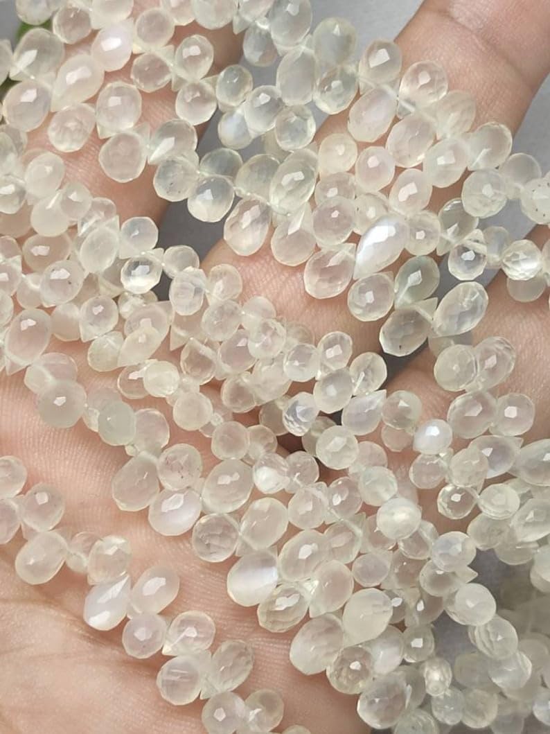 Perles pierre de lune 4x6mm en larme pour créer vos colliers et bracelets bohèmes chic