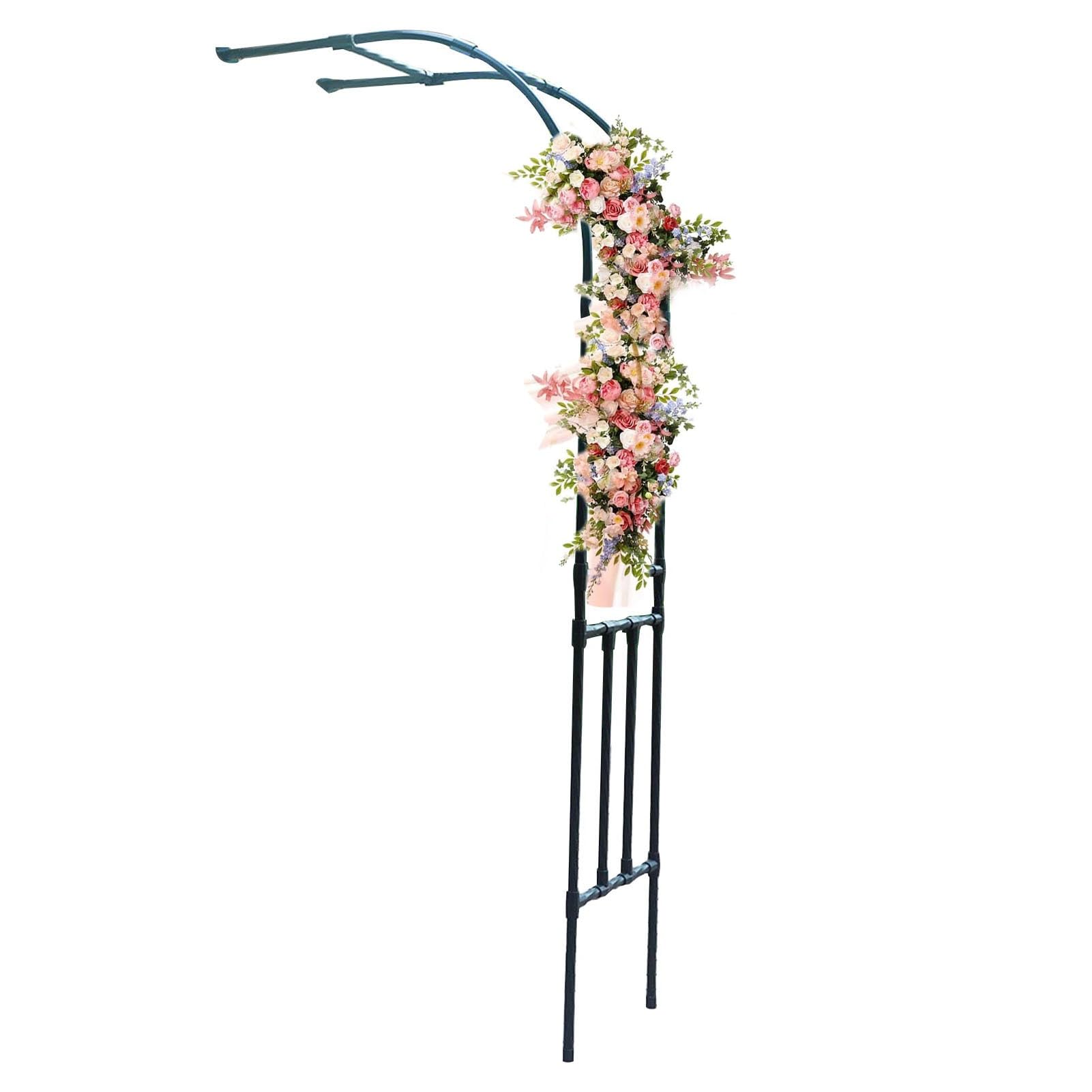 Pergola demi-arche murale pour créer un passage fleuri sur la terrasse