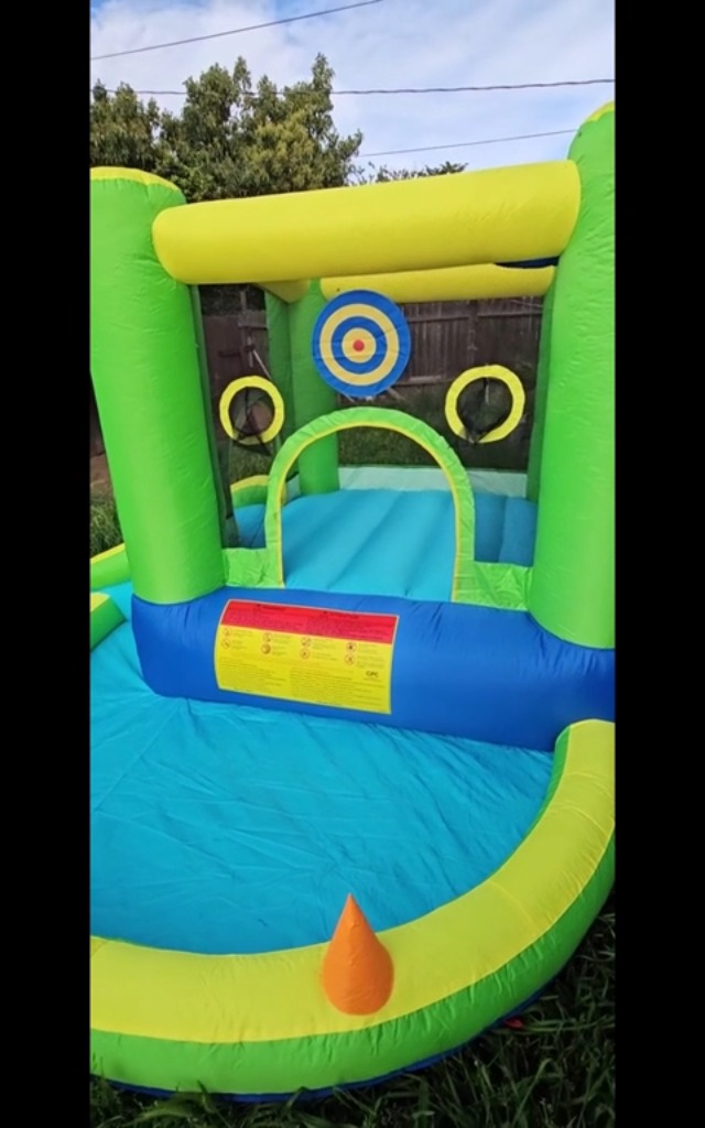 FBSPORT Château Gonflable avec Soufflerie, Toboggan Sec/Eau Parc Aquatique XXL pour Enfants Extérieur Intérieur, Aire de Jeux Gonflable avec Trampoline Pataugeoire Panier de Basket, 425 x 355 x 215cm FBSPORT Château Gonflable avec Soufflerie, Toboggan Sec/Eau Parc Aquatique XXL pour Enfants Extérieur Intérieur, Aire de Jeux Gonflable avec Trampoline Pataugeoire Panier de Basket, 425 x 355 x 215cm