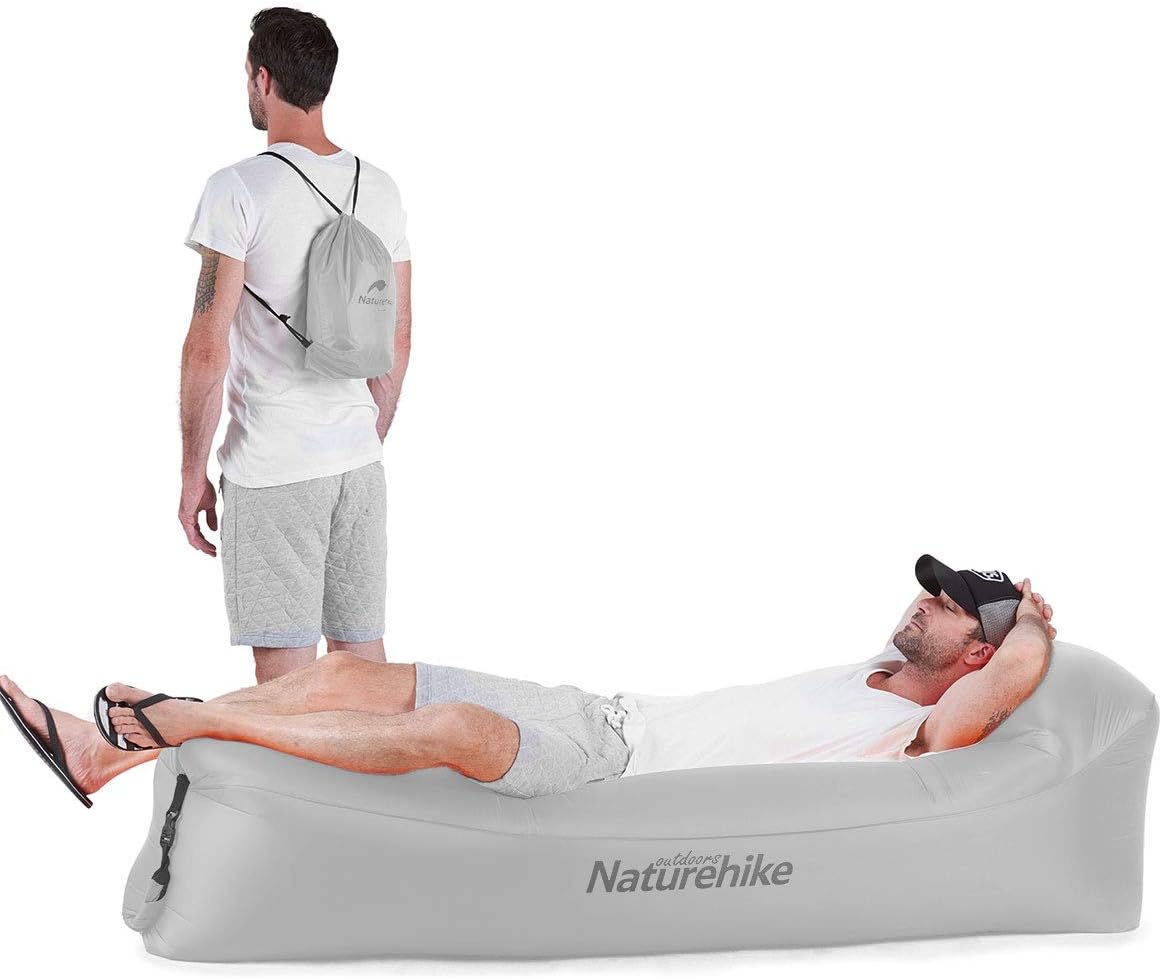 Air Lounger felfújható kanapé használat közben