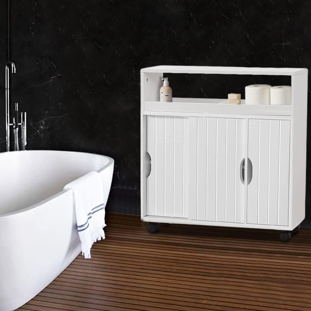 Shally Dogan Mobile da Bagno con 4 Ruote Girevoli a 360°, Carrellino Stretto con Ante Scorrevoli e Ripiani in Legno Bianco, Armadietto Carrello Slim Salvaspazio per Cucina, Sgabuzzino, Multiuso