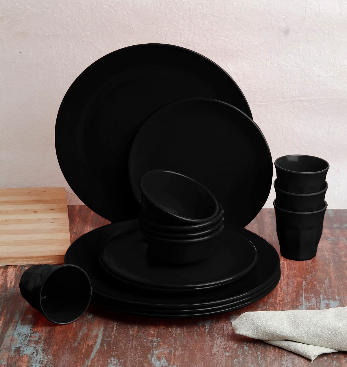 Mehul Melamine Plates and Bowls Set, Melamine Dinnerware Set, Set of 16 pcs (Black)