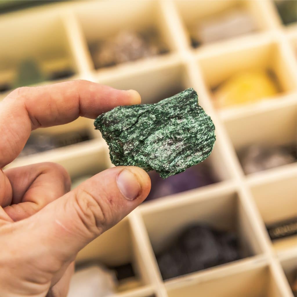 Colección de 30 Minerales del Mundo Premium en Caja de Madera Natural - Minerales Reales educativos de Gran tamaño con Hoja de descripción. Kit Geología para niños | Caja de Madera Natural, Minerales Reales Educativos, Gran Tamaño, Hoja de Descripción, Ki