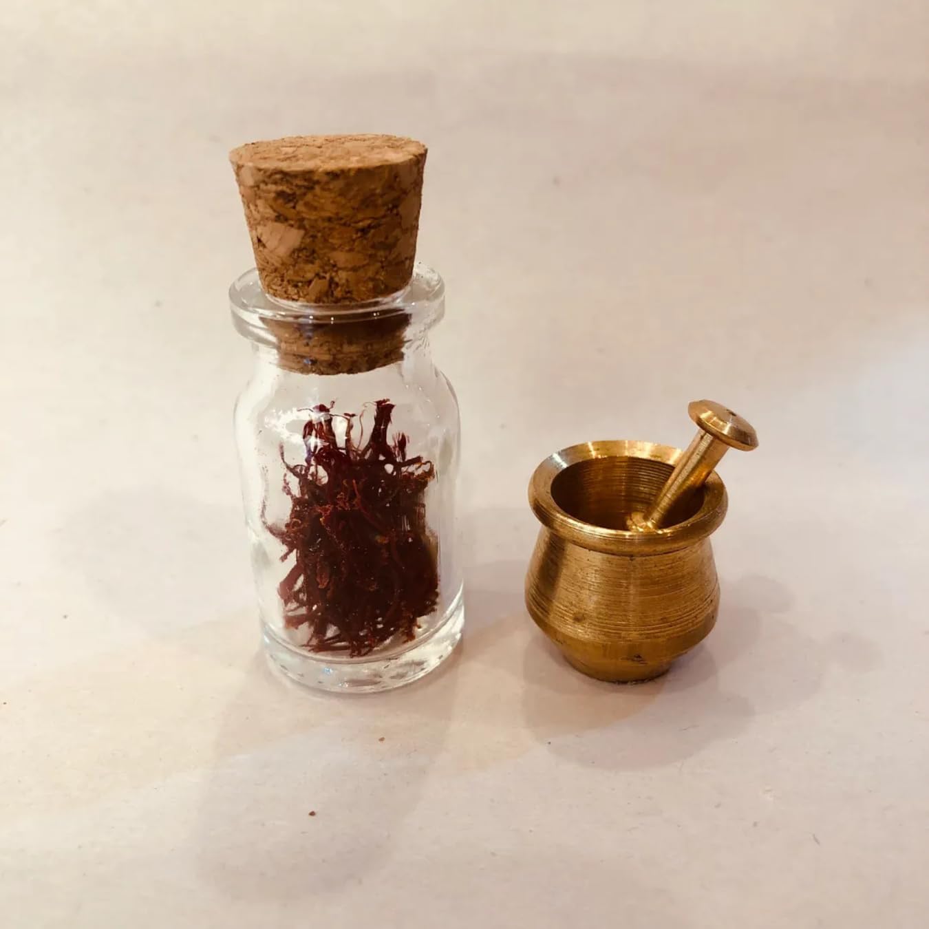 Turkish Safranbolu Superior Saffron Threads (Super Negin) First-Class Saffron Spice for Paella, Risotto, Tea and all Culinary Uses,(0,3g), With Crusher Mallet, In a Glass Jar