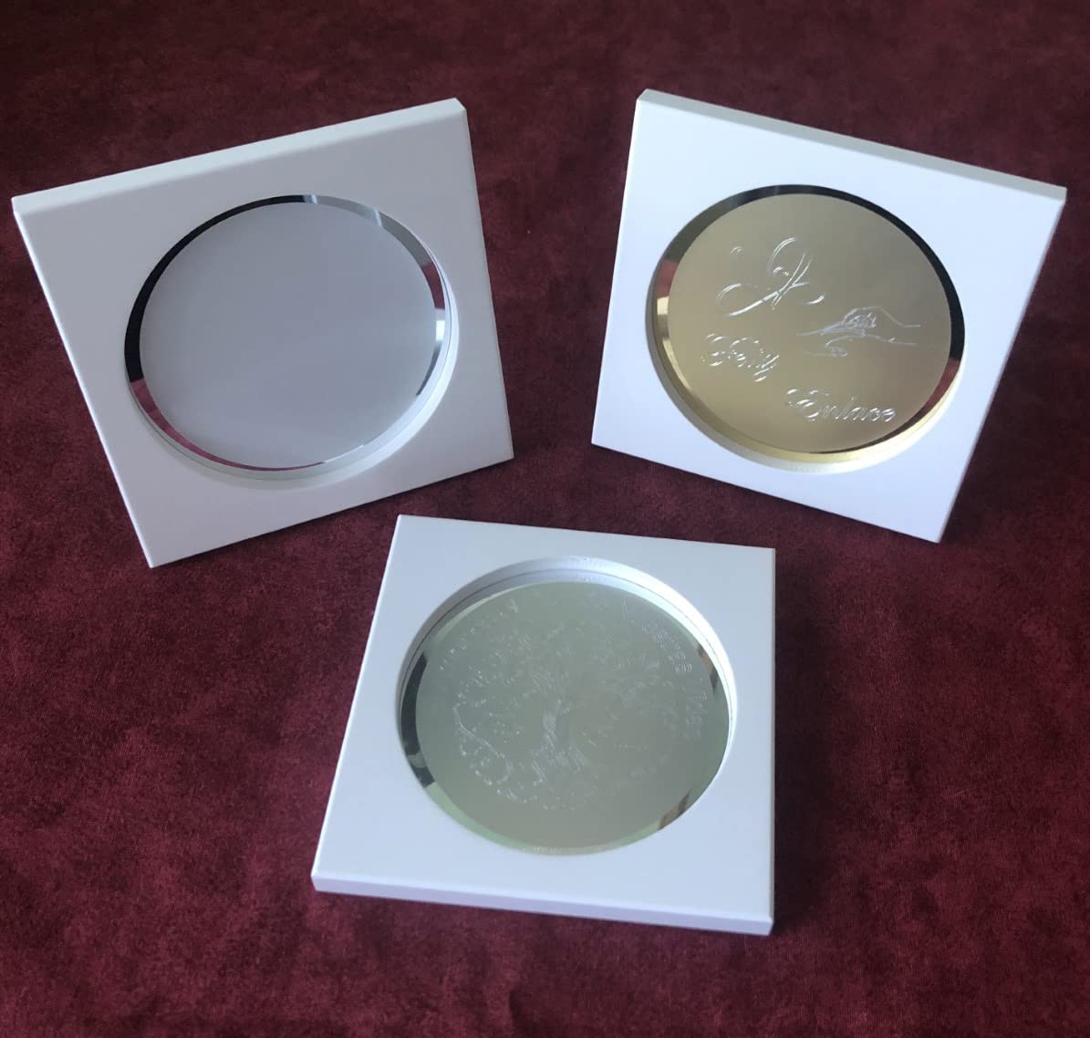 Arras de la Vida © Personalizadas en Color Plata Brillante con Bandeja Convertible en Placa de Recuerdo y llevanza de Alianzas para Bodas y Enlaces.