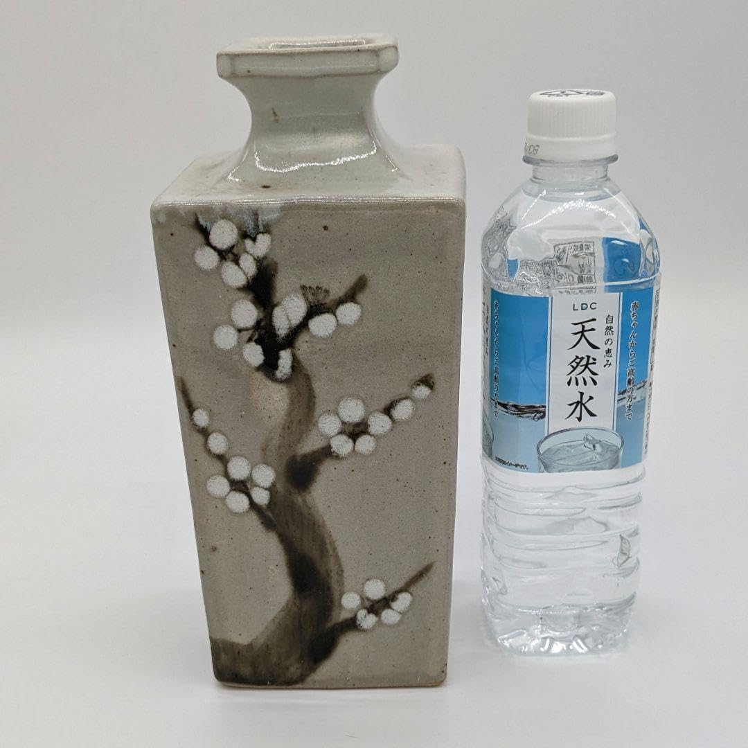Amazon.co.jp: 益子焼 梅絵角瓶 「忠」銘 花瓶 花器 フラワーベース