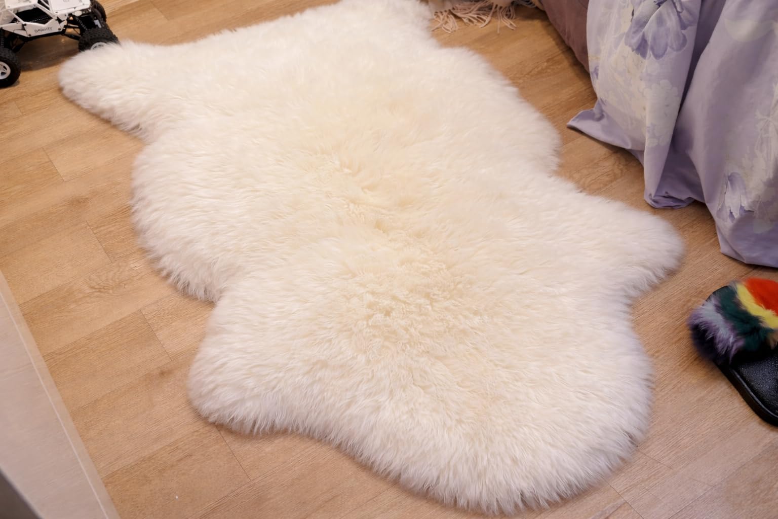 Woolous Alfombra Piel de Oveja, Neozelandesa Extra Gruesa Piel de Cordero– Suave Natural Piel de Oveja Auténtica para Dormitorio, Salón, Silla y Sofá, Decoración Hogar (105x70cm, Marfil)