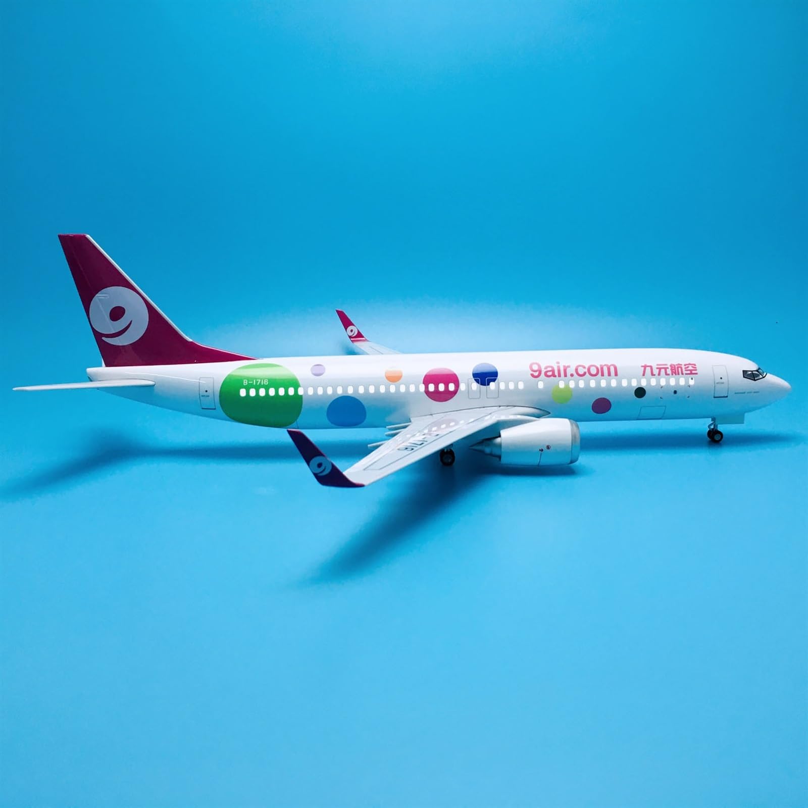 Skopiuj model samolotu 1:85 47cm z kołami i światłem LED samoloty samoloty Boeing B737-800 dla 9 kolekcji modeli samolotów