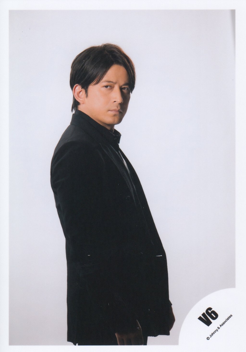 V6 岡田准一　21枚　ジャニーズ公式写真 生写真(ジャニーズ)/アイドル/V6 V6/岡田准一/膝上・衣装黒