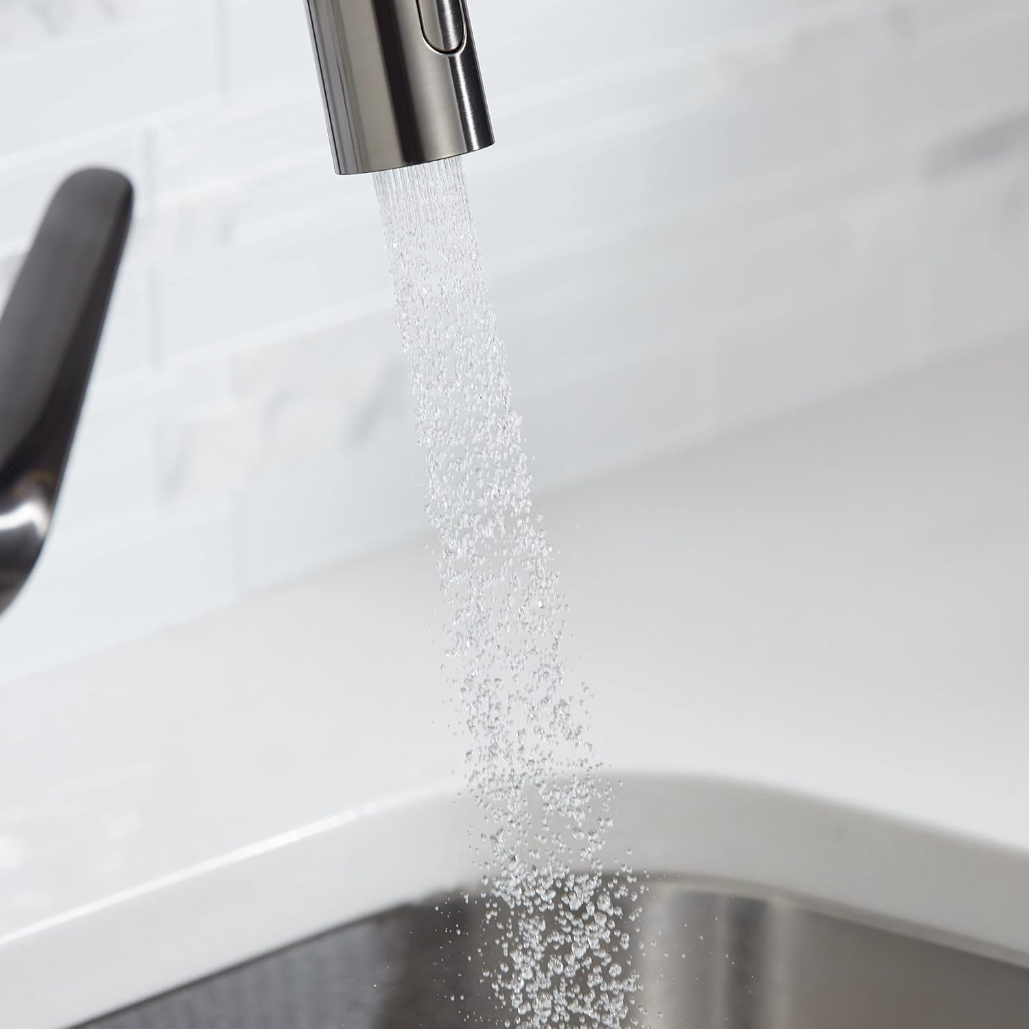 Laminar water spray from hansgrohe Focus N faucet