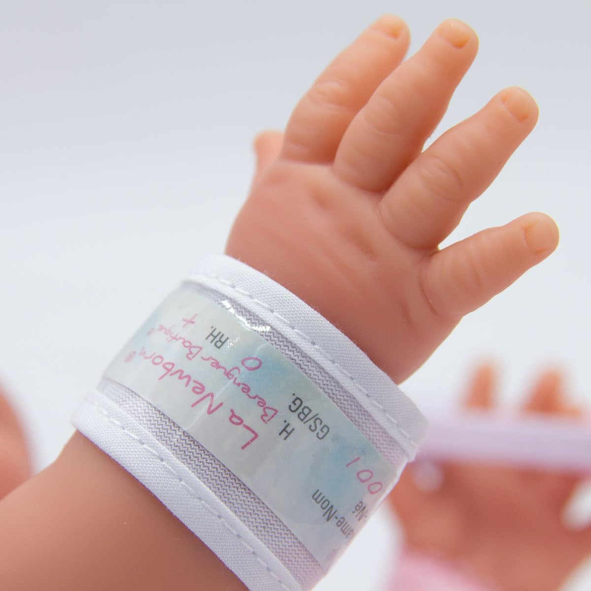 JC Toys 38,1 cm realistische Babypuppe für Neugeborene, hergestellt in Spanien, weicher Vinylkörper mit Zubehör, rosa gekleidet